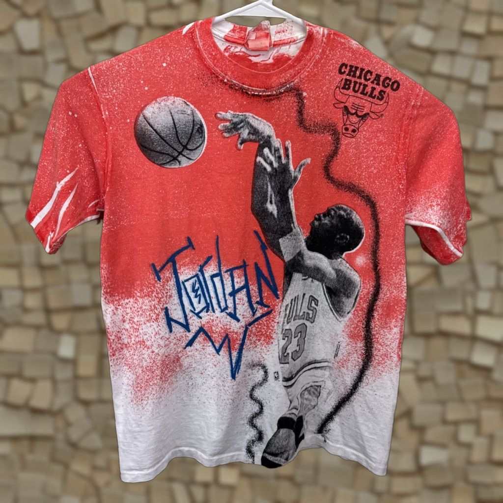 Jordan Brand VINTAGE 90s Magic Johnson Michael Jordan Chicago Bulls T-Shirt Large Red All Over Print Unisex Adults Size US L / EU 52-54 / 3 - 1 Thumbnail