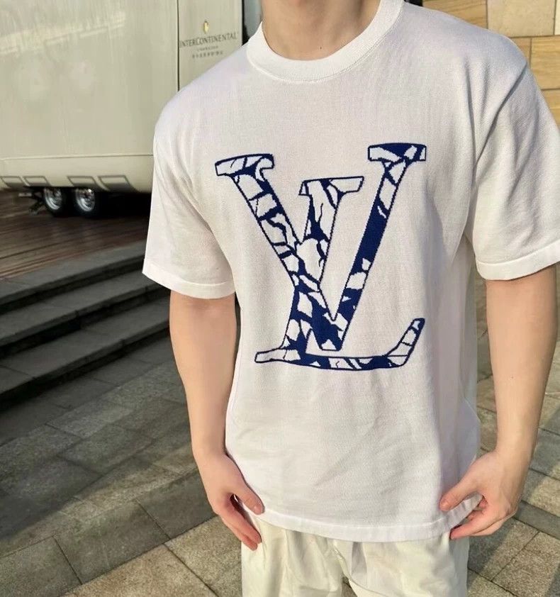 Louis Vuitton Louis Vuitton 24 white logo printed cotton crewneck T-shir Size US L / EU 52-54 / 3 - 9 Thumbnail