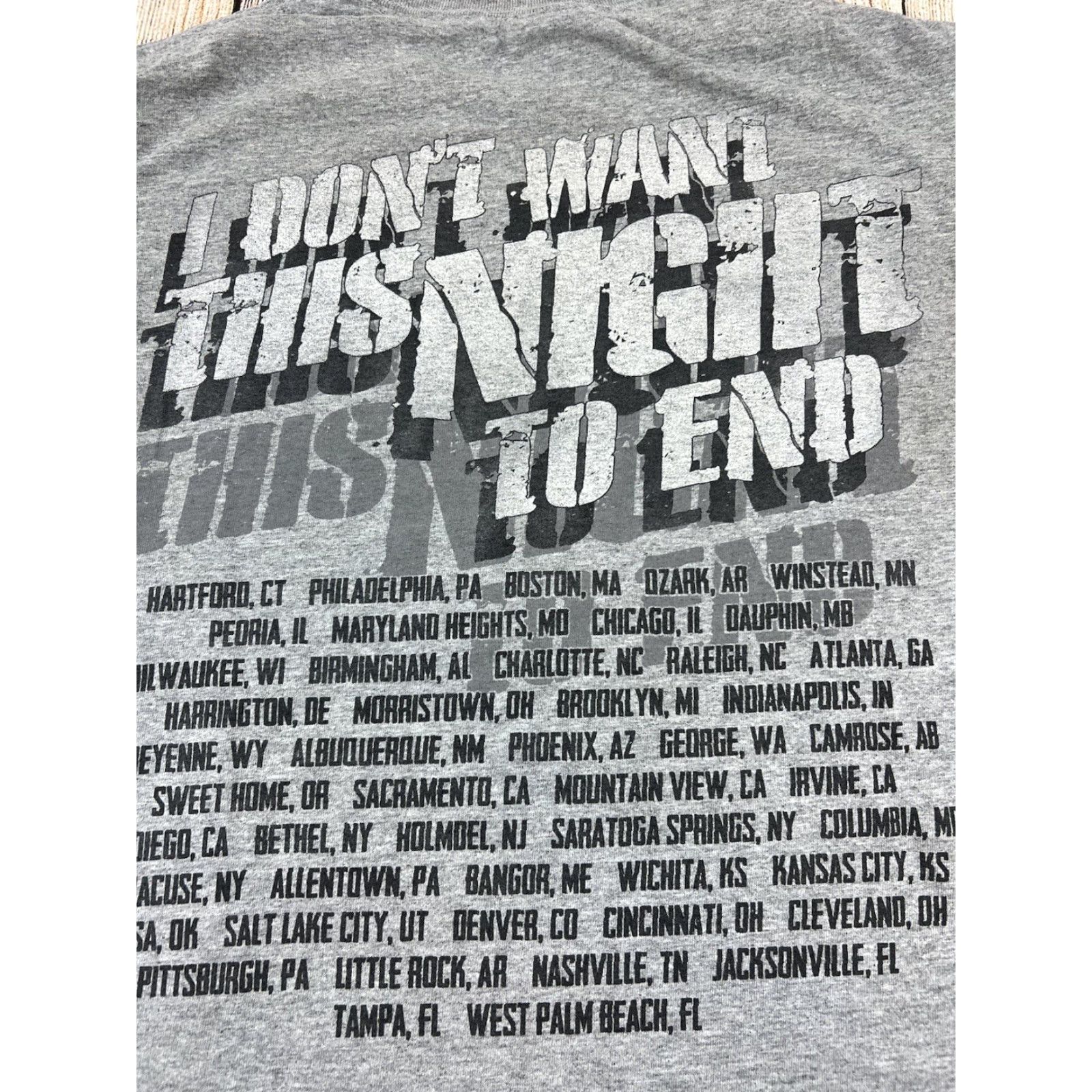 Gildan Luke Bryan Tour T Shirt Mens T-Shirt Gray Medium Music 90s Concert Gildan M Size US M / EU 48-50 / 2 - 6 Thumbnail