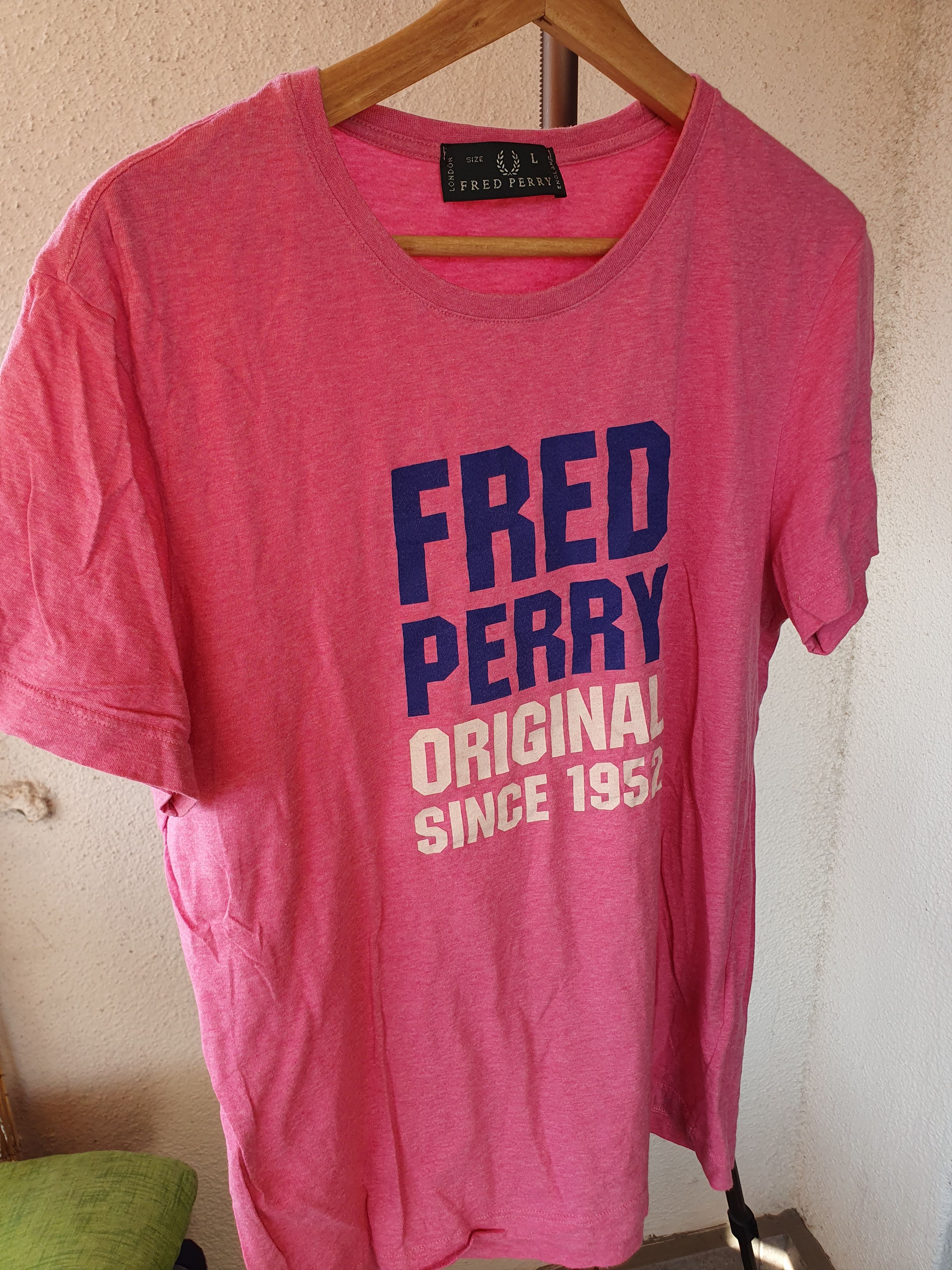 Fred Perry Fred Perry Big Spell Out Pink Unisex Made in Italy tee L Size US L / EU 52-54 / 3 - 7 Thumbnail