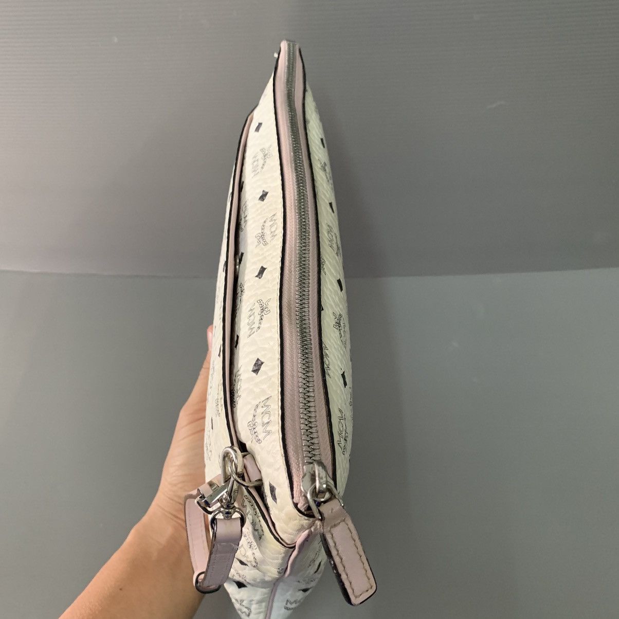 MCM MCM White Clutch Slingbag Size ONE SIZE - 9 Thumbnail