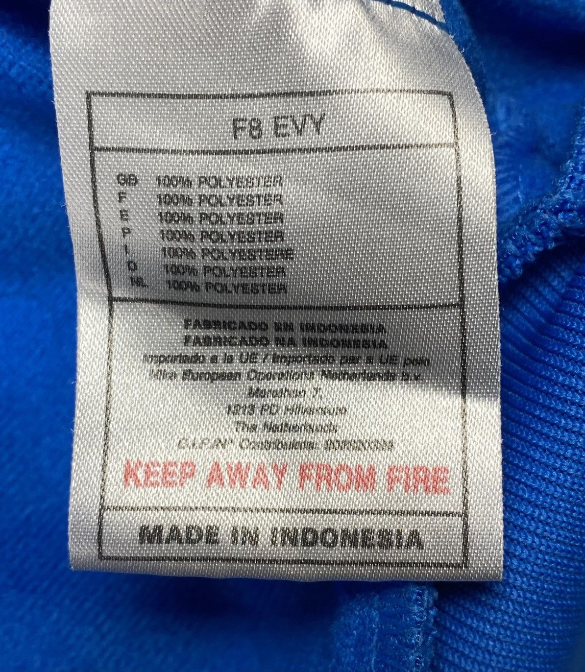 Nike Vintage Nike Track Jacket Big Swoosh Full Zip Y2K Size US L / EU 52-54 / 3 - 17 Thumbnail