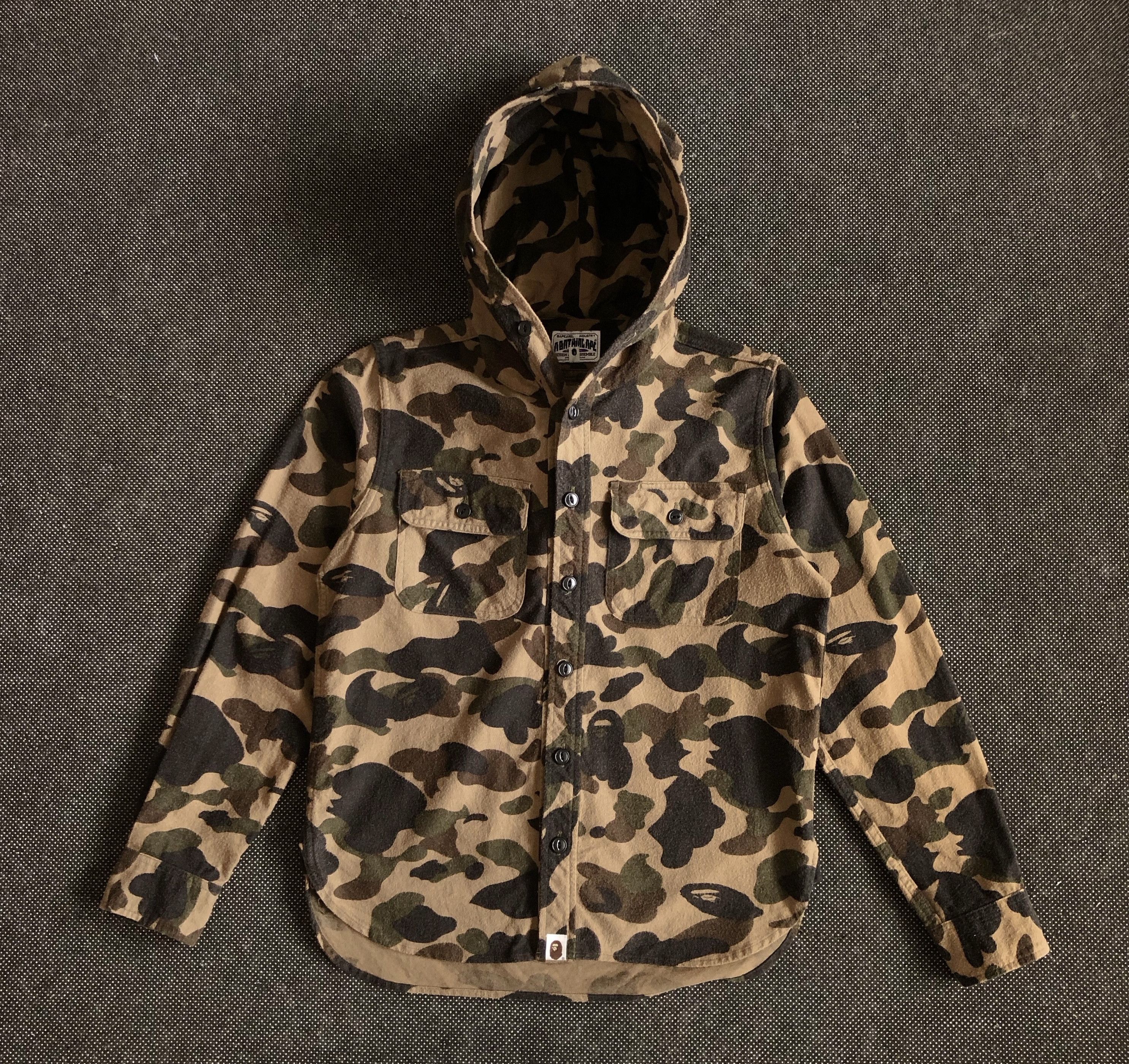 Bape 1ST CAMO SHIRT HOODIE Size US S / EU 44-46 / 1 - 2 Thumbnail