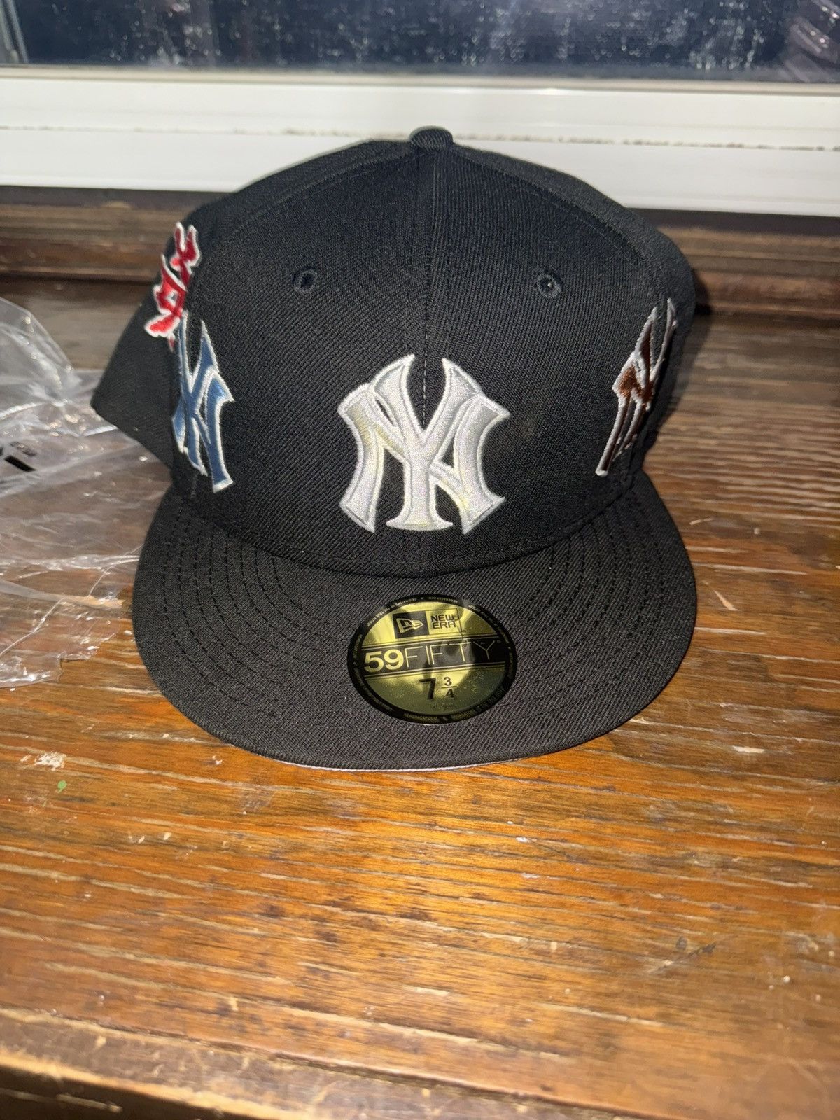 New Era × Supreme Supreme x New Era Yankees Kanji Fitted Hat 7 3/8