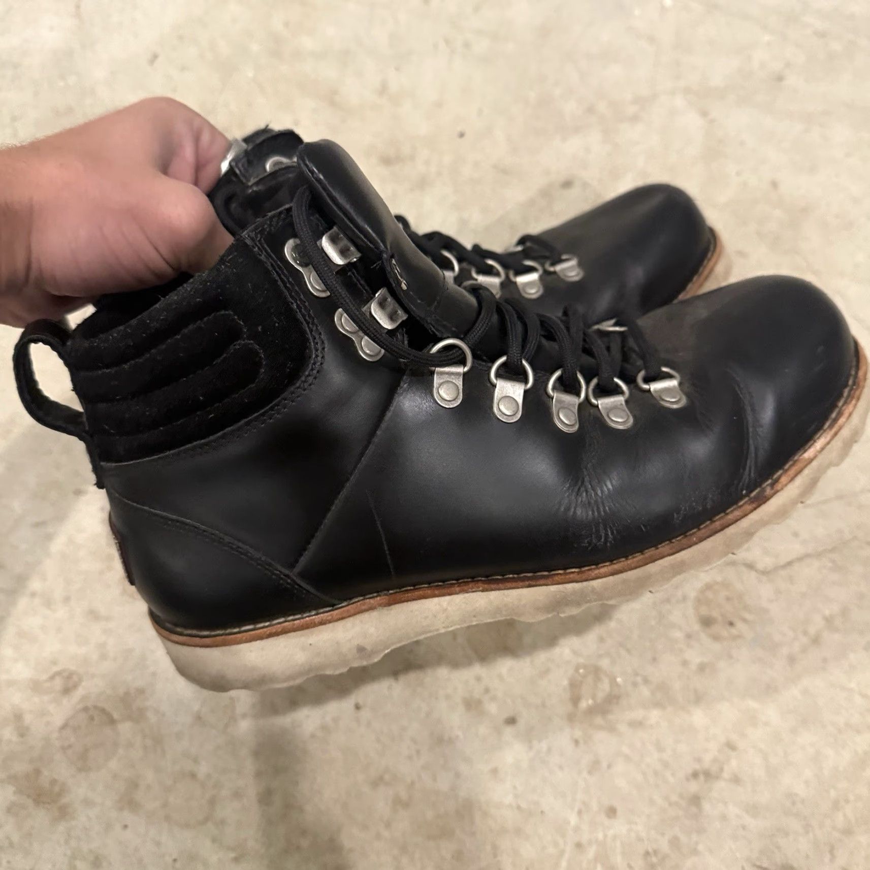 Ugg UGG Capulin Boots Black Leather Shearling Lined 3238 Mens Size 9 Vibram Soles Capulin Boots Chukka Mens Size US 9 / EU 42 - 3 Thumbnail