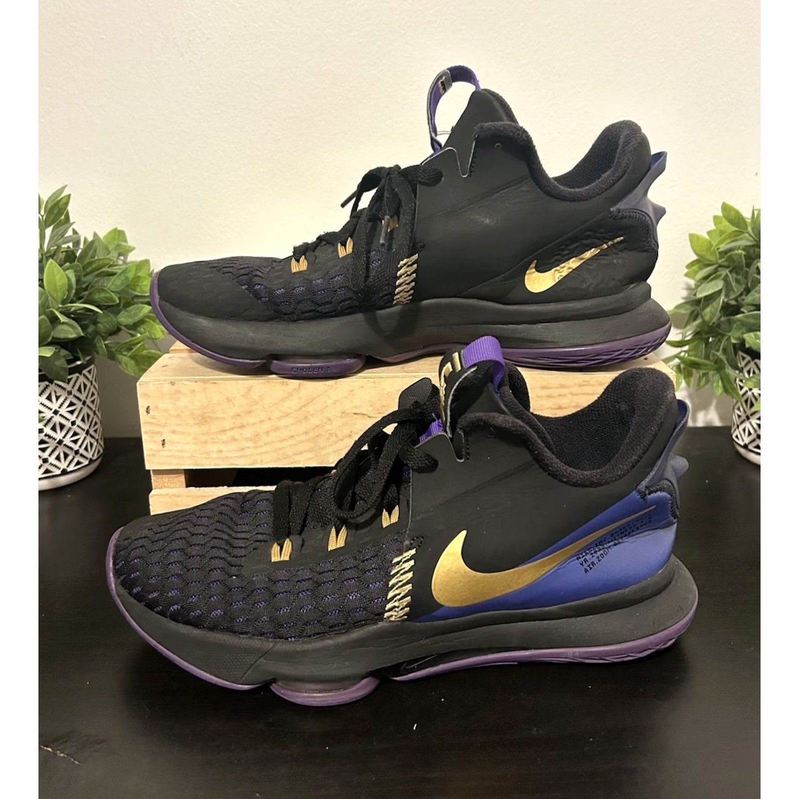 Nike Nike LeBron Witness V-Fierce Purple/Metallic Gold Sneaker CQ9380-003 Men's High Top Size 10 Black Leather Basketball Athletic Shoes Size US 9 / EU 42 - 4 Thumbnail