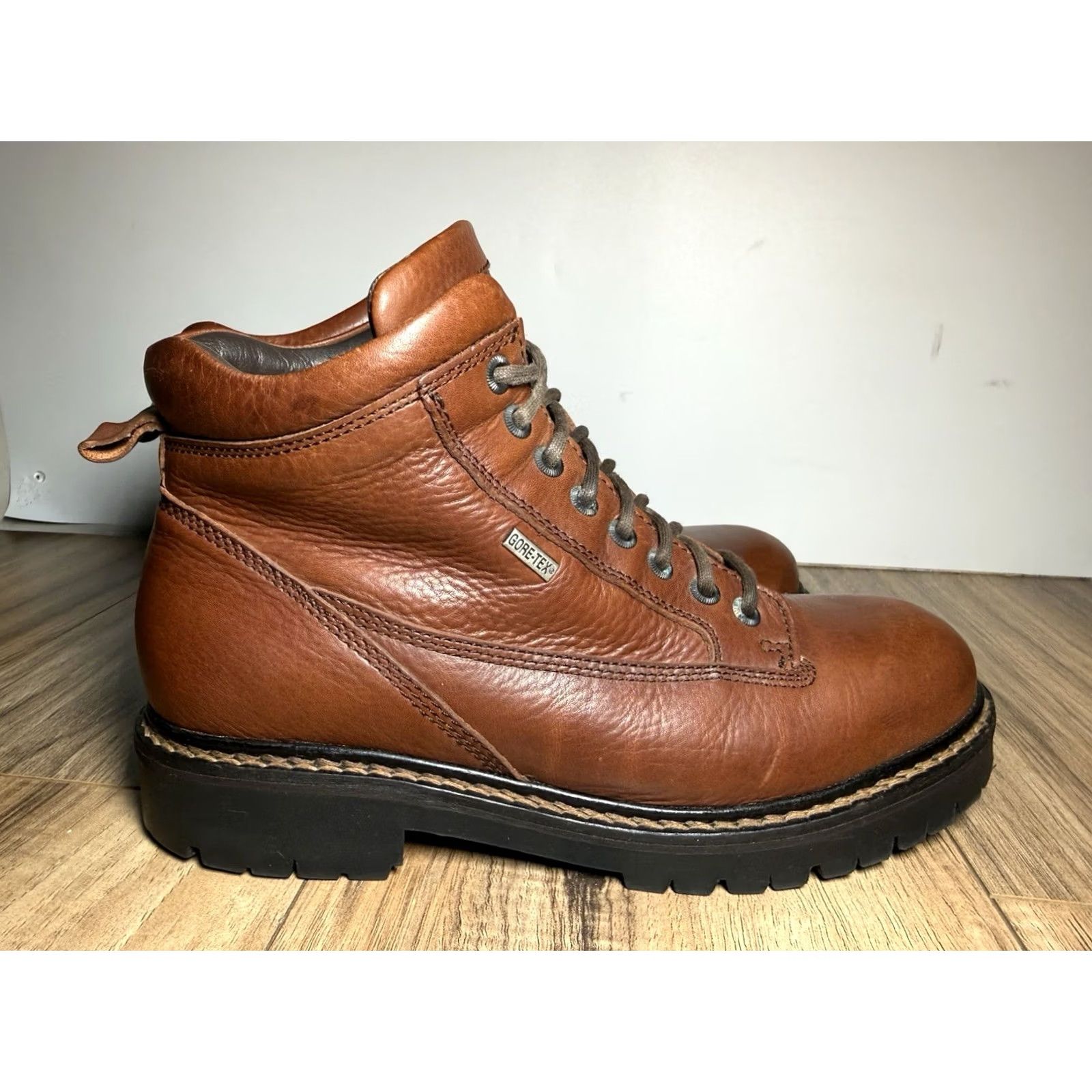 Johnston & Murphy Johnston & Murphy all-weather Gore-Tex Leather Lug Sole Work Boots Mens 7.5 EUC Size US 8 / EU 41 - 5 Thumbnail