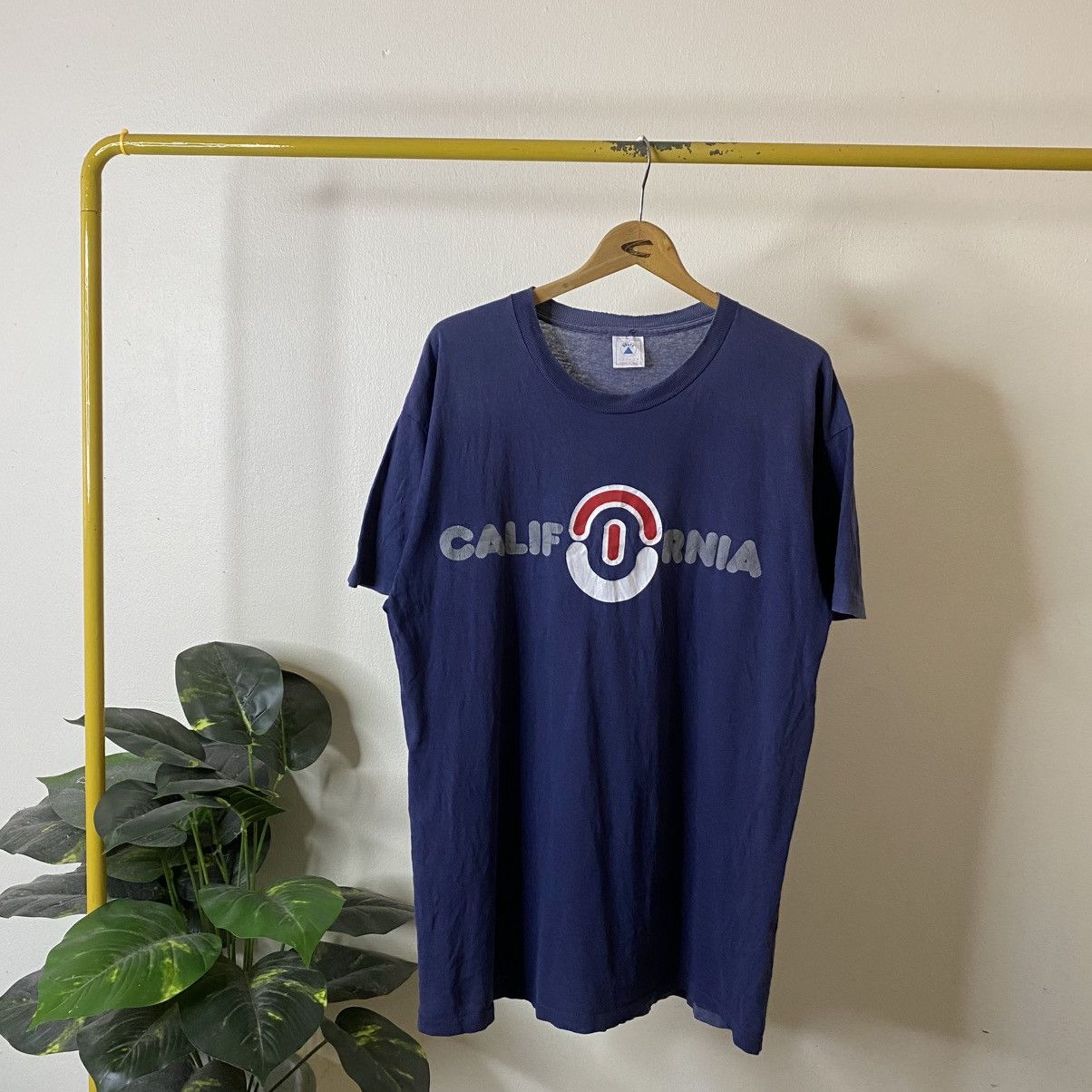 Vintage Vintage 90s California T Shirt Kanye West Style Tee Size US XL / EU 56 / 4 - 1 Thumbnail