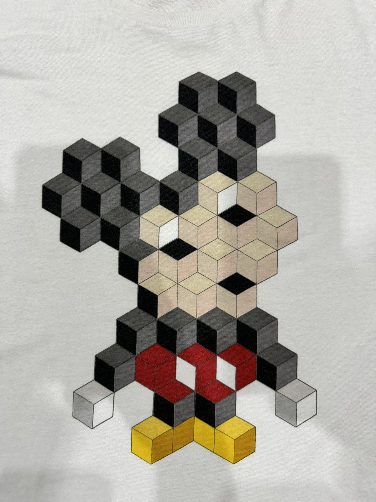 Disney Mickey mouse cube Uniqlo x Disney White Shirt L Size Size US L / EU 52-54 / 3 - 1 Thumbnail