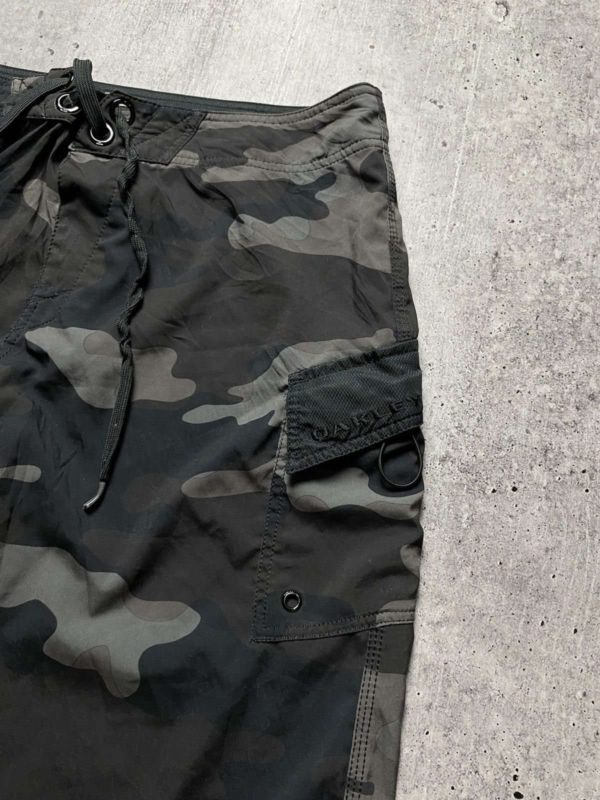 Oakley Vintage Oakley Camo Shorts Size US 34 / EU 50 - 2 Thumbnail