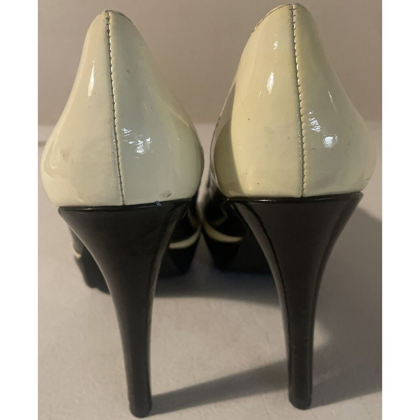 Michael Kors Michael Kors women's Size 7.5 Pressly Cap Toe Pump black & t Size US 7.5 / IT 37.5 - 6 Thumbnail
