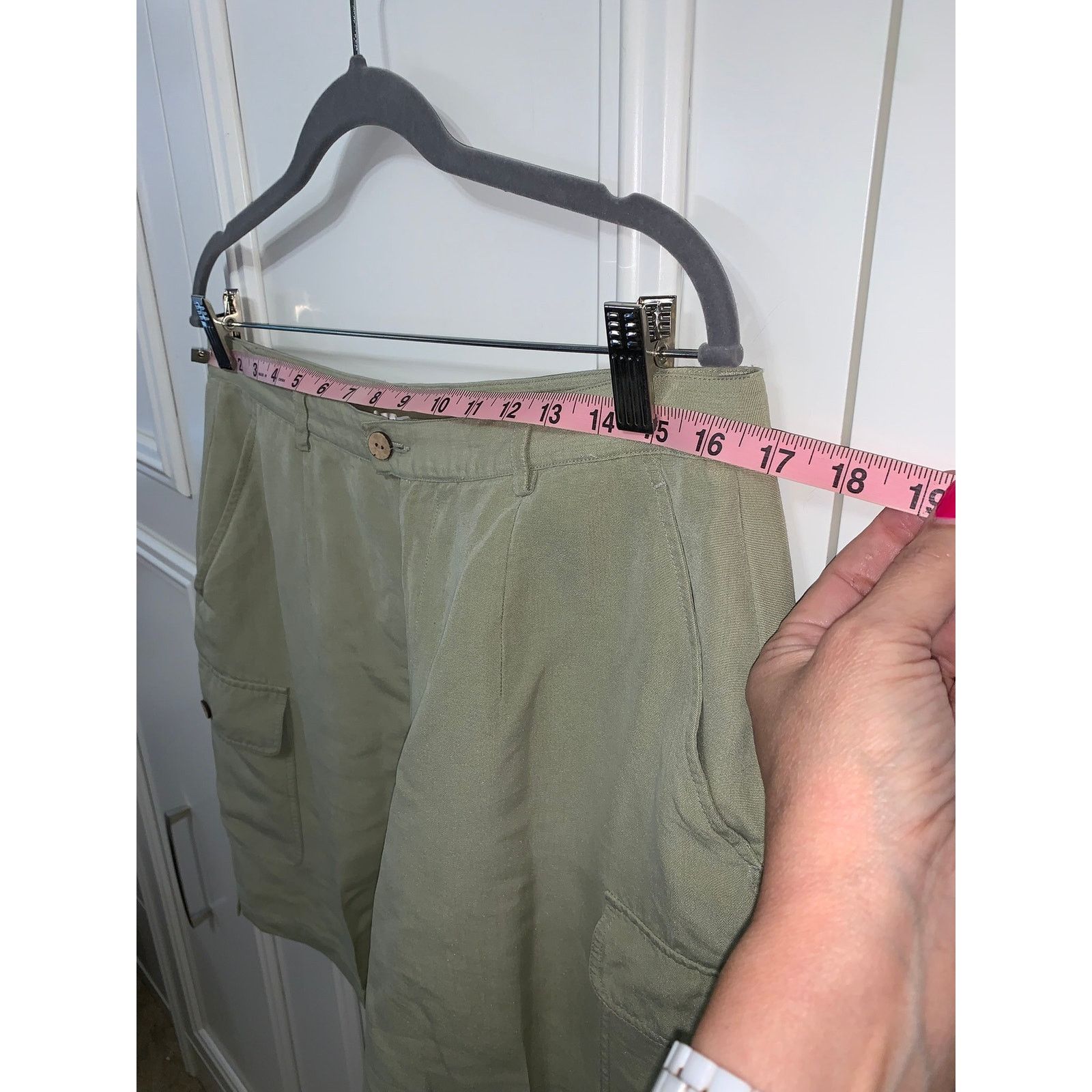 Tommy Bahama Tommy Bahama Women's Cargo Shorts Green Size 16 Solid Silk Size 38" / US 16 / IT 52 - 5 Thumbnail
