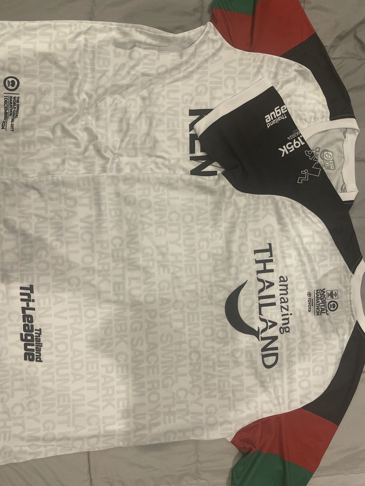 Sports Specialties Signed ELIUD KIPCHOGE Kenya Jersey Size US XL / EU 56 / 4 - 8 Thumbnail
