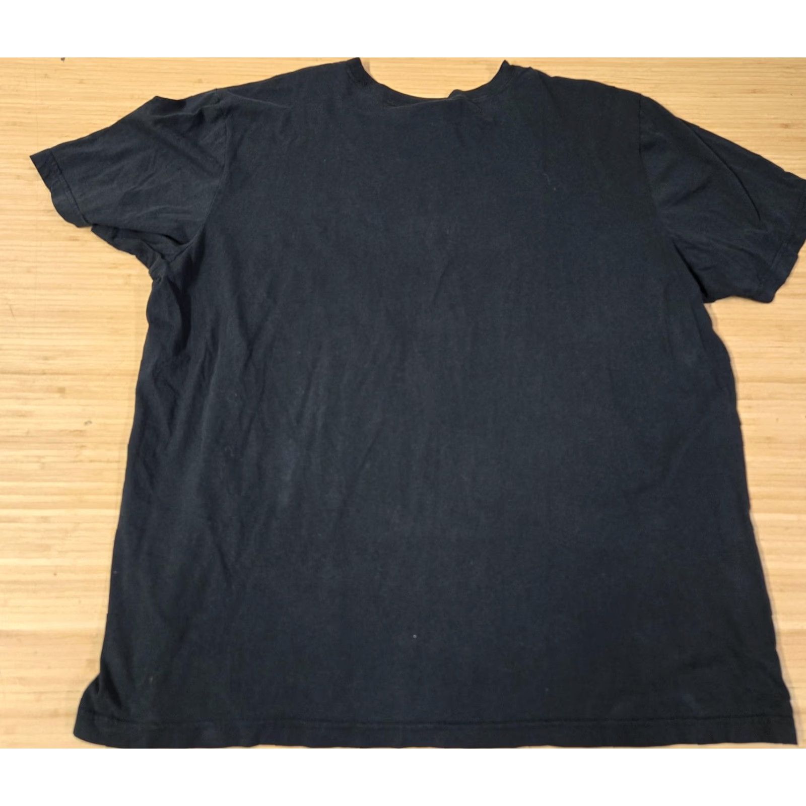 Vintage **Gears of War 3 Mens Black Graphic Tee XL Cog Logo** User: **Gears of War 3 Mens Black Graphic Tee XL Cog Logo** Size US XL / EU 56 / 4 - 4 Thumbnail