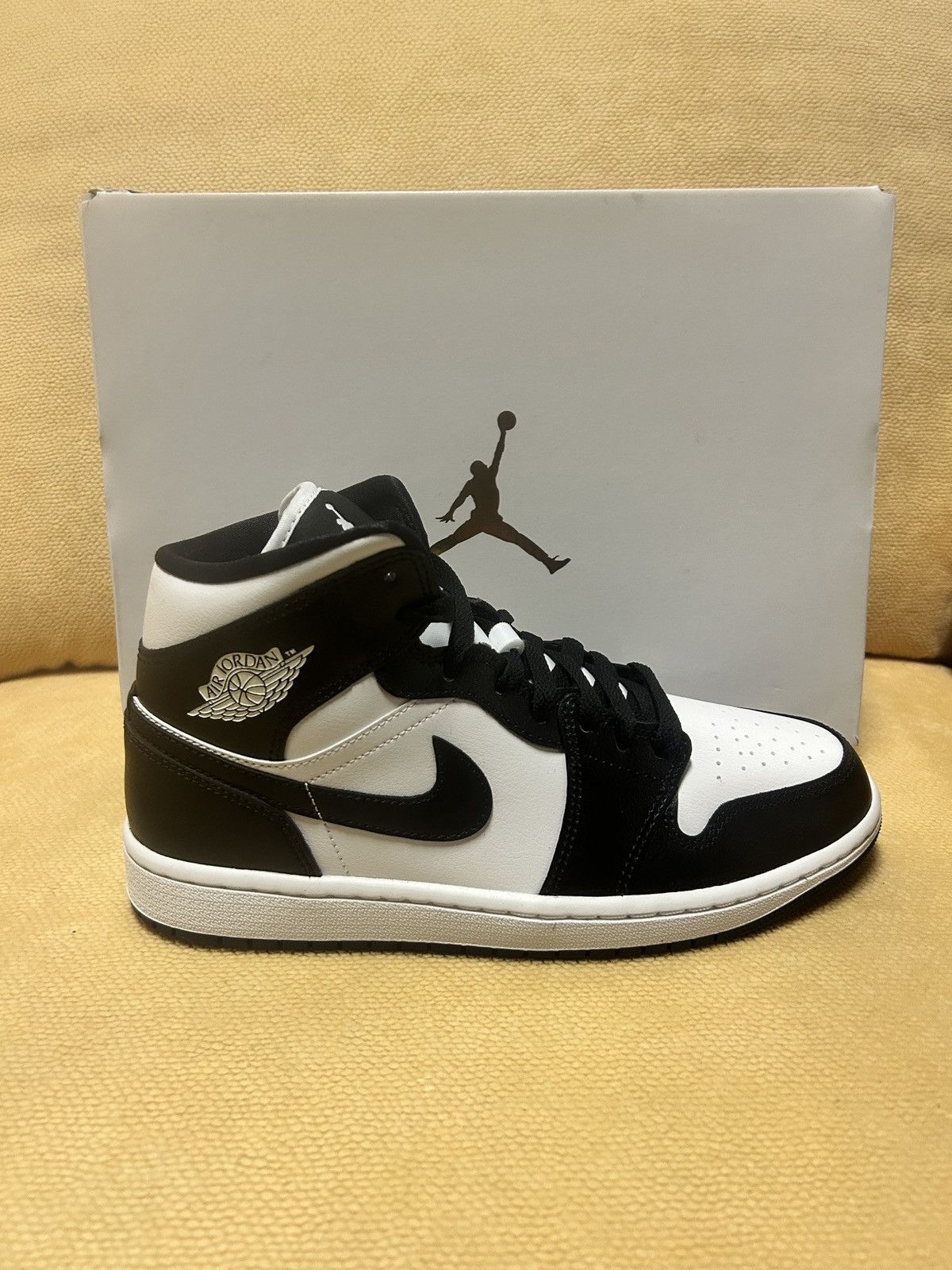 Jordan Brand Air jordan 1 mid Size US 6.5 / EU 39-40 - 1 Thumbnail