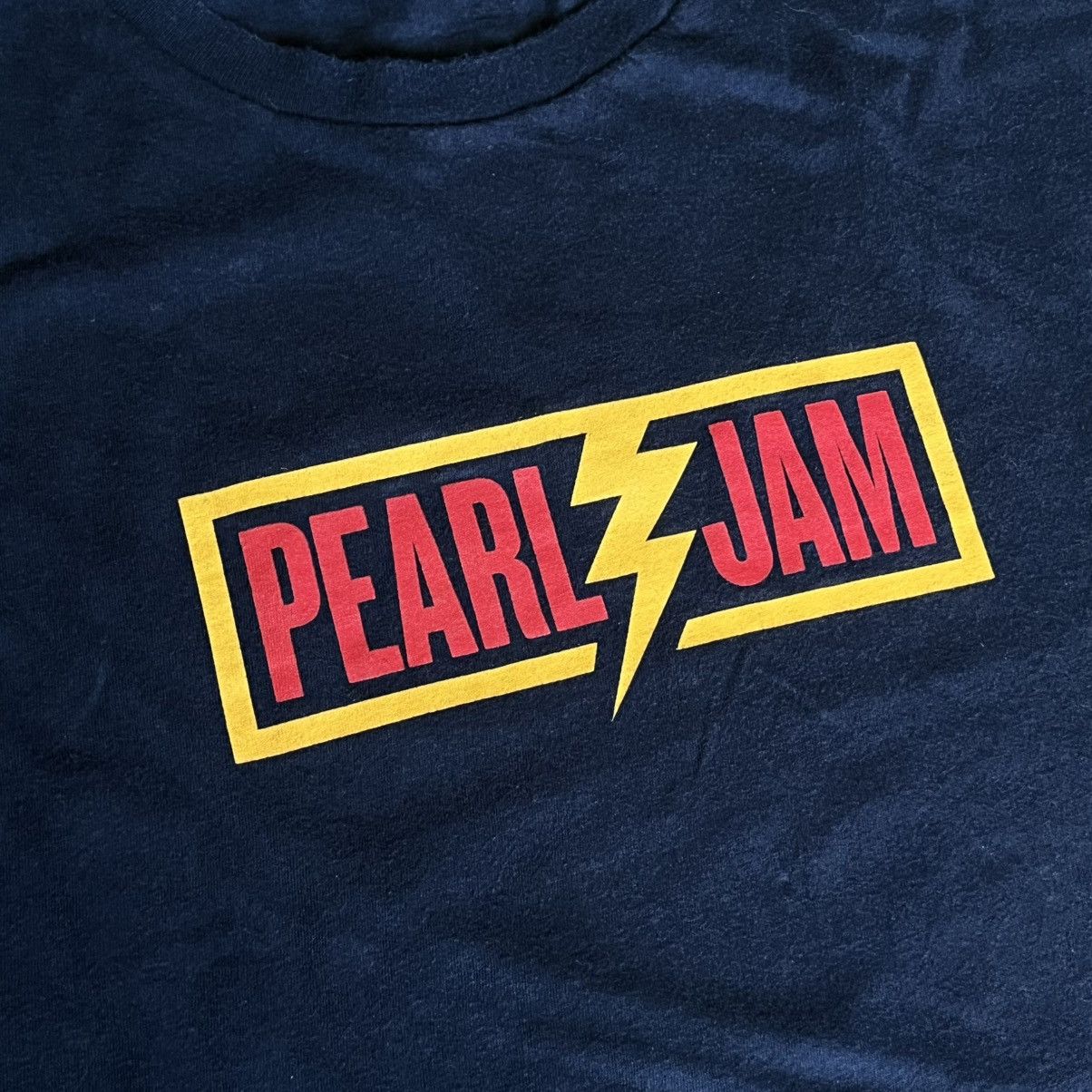 Band Tees × Vintage Vintage 2013 Pearl Jam Lightning Bolt Tour Band Logo T Shirt Size US L / EU 52-54 / 3 - 5 Thumbnail