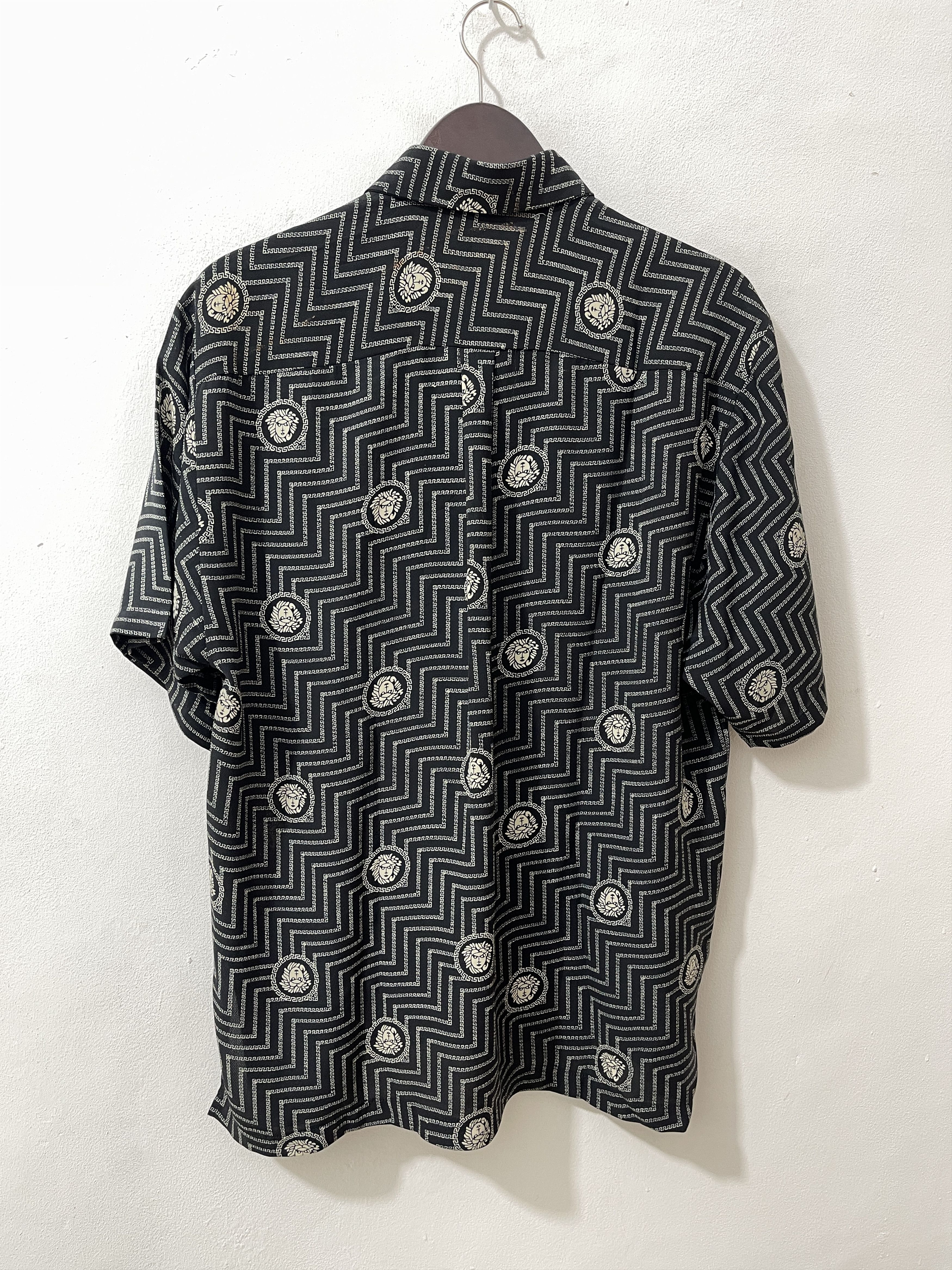 Versace Vintage Versace AOP Art Rayon Shirts Size US S / EU 44-46 / 1 - 6 Thumbnail