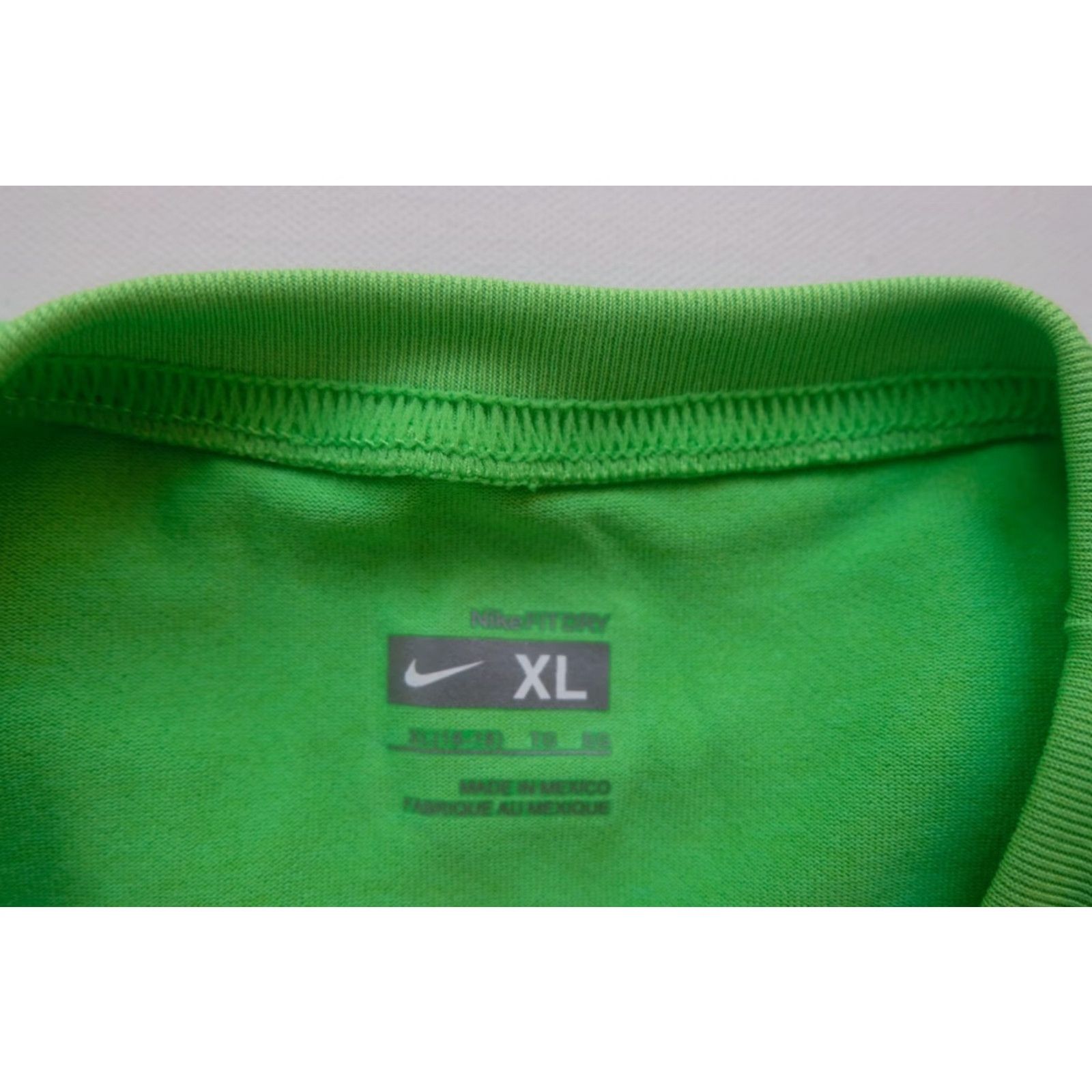 Nike VINTAGE Nike T-Shirt XL Green 2007 Volt Dri-FIT Retro 90s Y2K Mini Swoosh Crew Neck Shirt Mens Size US XL / EU 56 / 4 - 6 Thumbnail