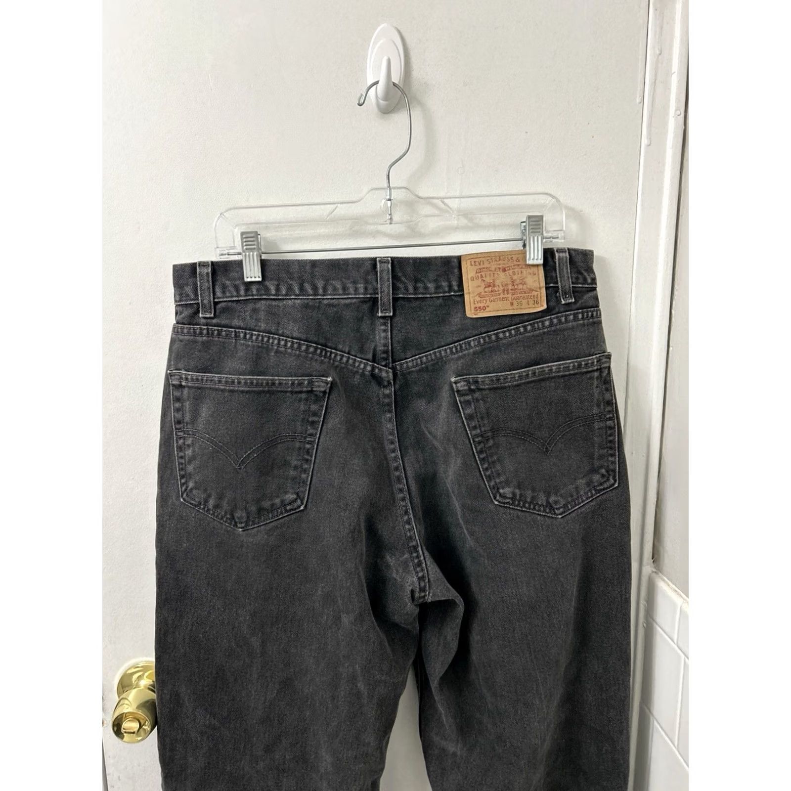 Levi's VINTAGE Levi's 550 Jeans Mens 34x34 Black Relaxed Fit Tapered Leg Denim 5-Pocket 34x34 Mens Size US 34 / EU 50 - 7 Thumbnail