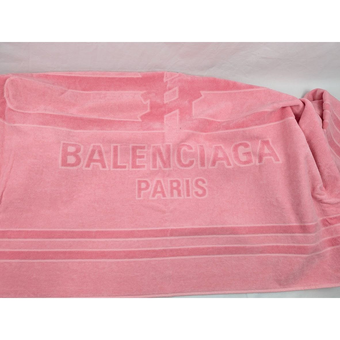 Balenciaga o1rshd1 Size: OS / SA BB Paris Icon Towel in Pink Size ONE SIZE - 5 Thumbnail