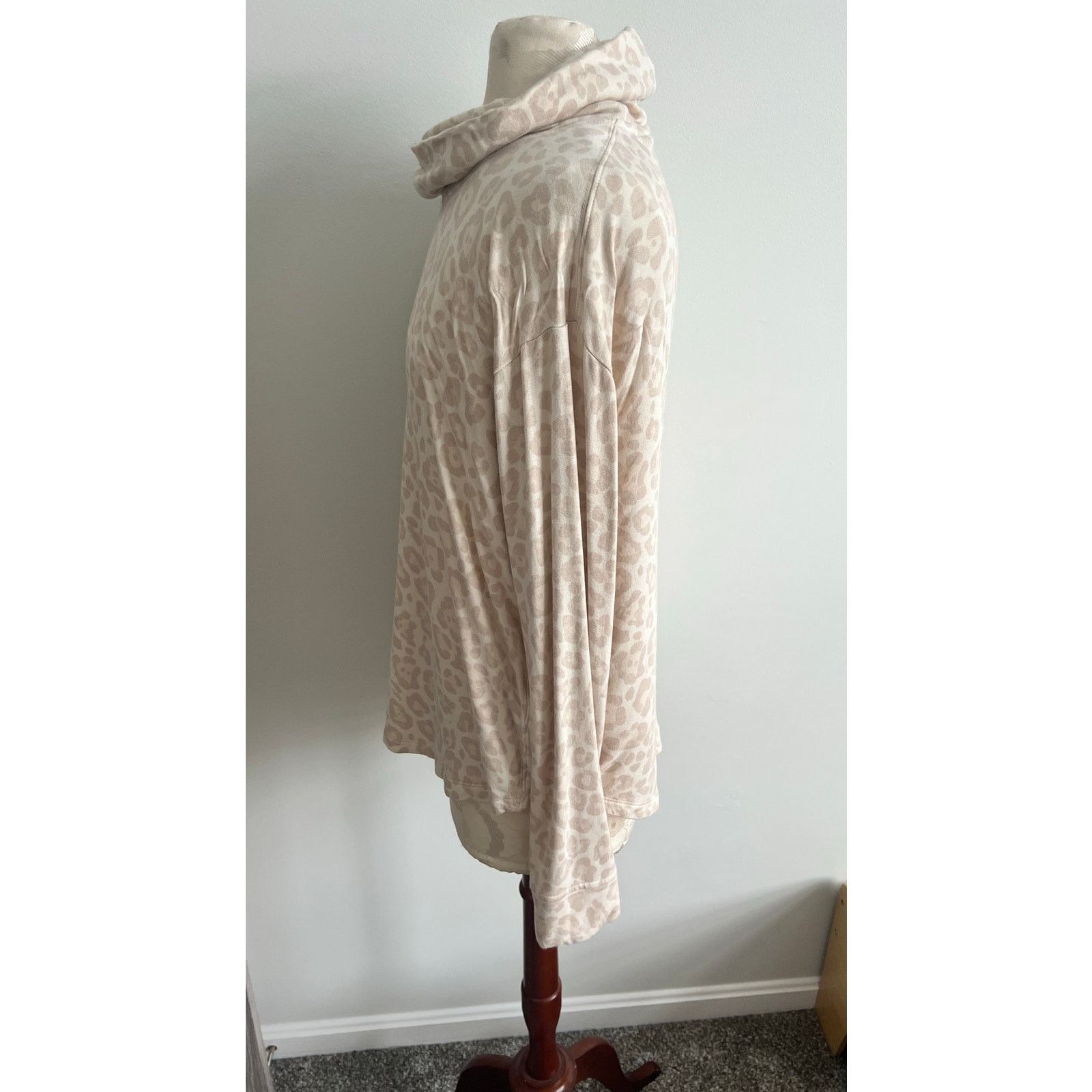 Splendid Splendid Ultra Soft Leopard Print Cowl Neck Pullover Medium Size M / US 6-8 / IT 42-44 - 3 Thumbnail