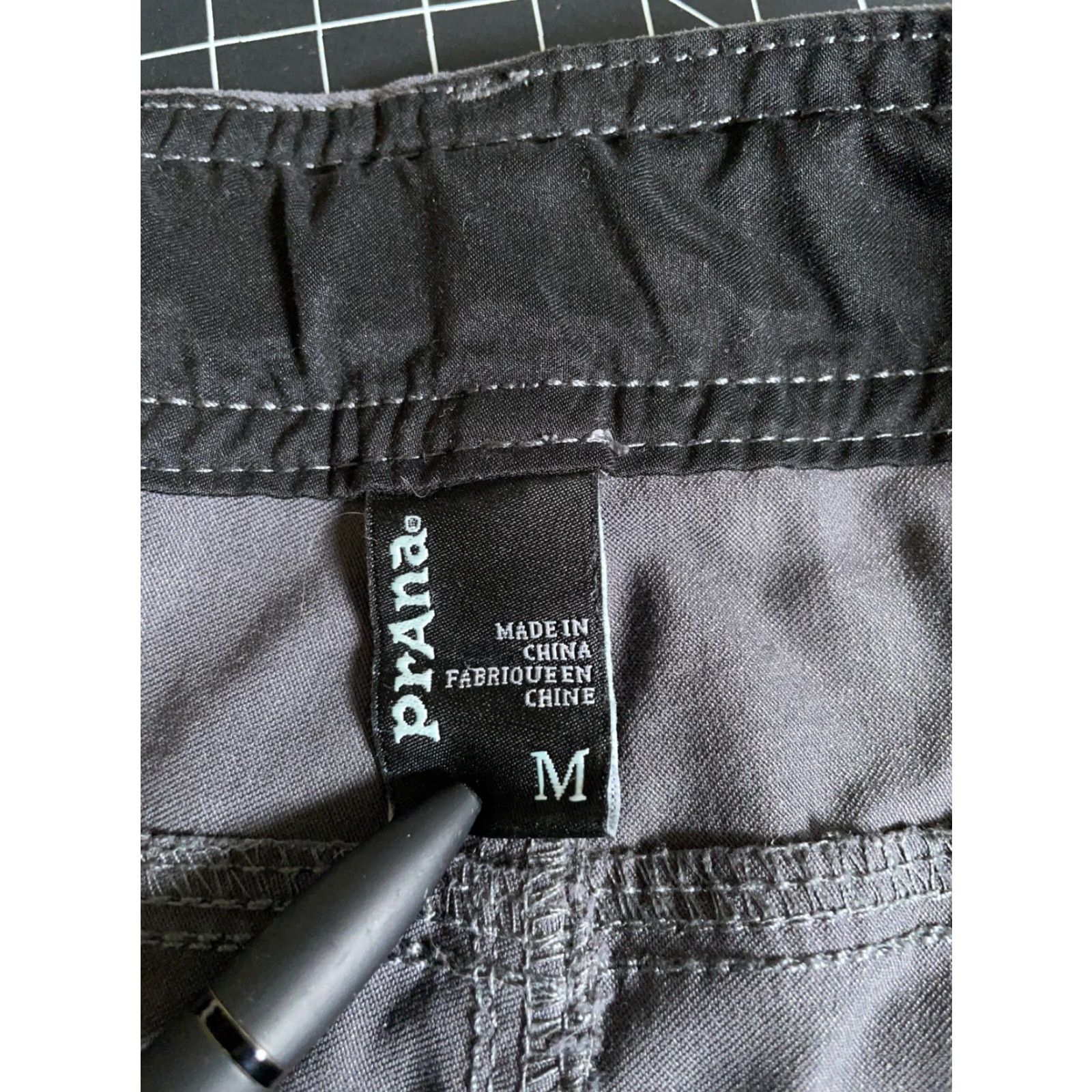 Prana VINTAGE prAna Cargo Shorts Men Medium 33x12 Gray Lightweight Nylon Spandex Belted Casual Outdoor Retro Size US 33 - 3 Thumbnail