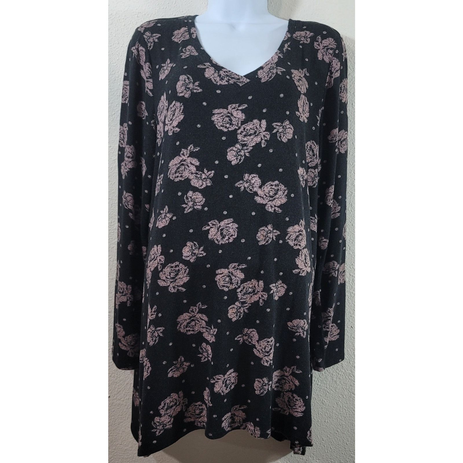 Other Lane Bryant Black Pink Floral Print V Neck Top 14 16 Flowy Size XXL / US 16-18 / IT 52-54 - 1 Thumbnail