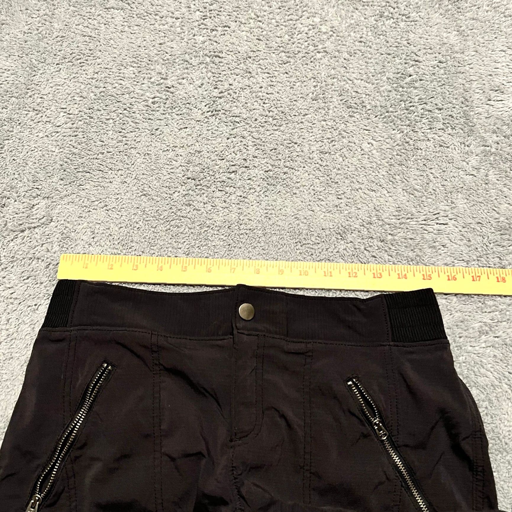 Athleta **Athleta Black Cropped 10 Jogger Pants** User: **Athleta 10 Black Cropped Jogger Pants** Size 32" / US 10 / IT 46 - 7 Thumbnail