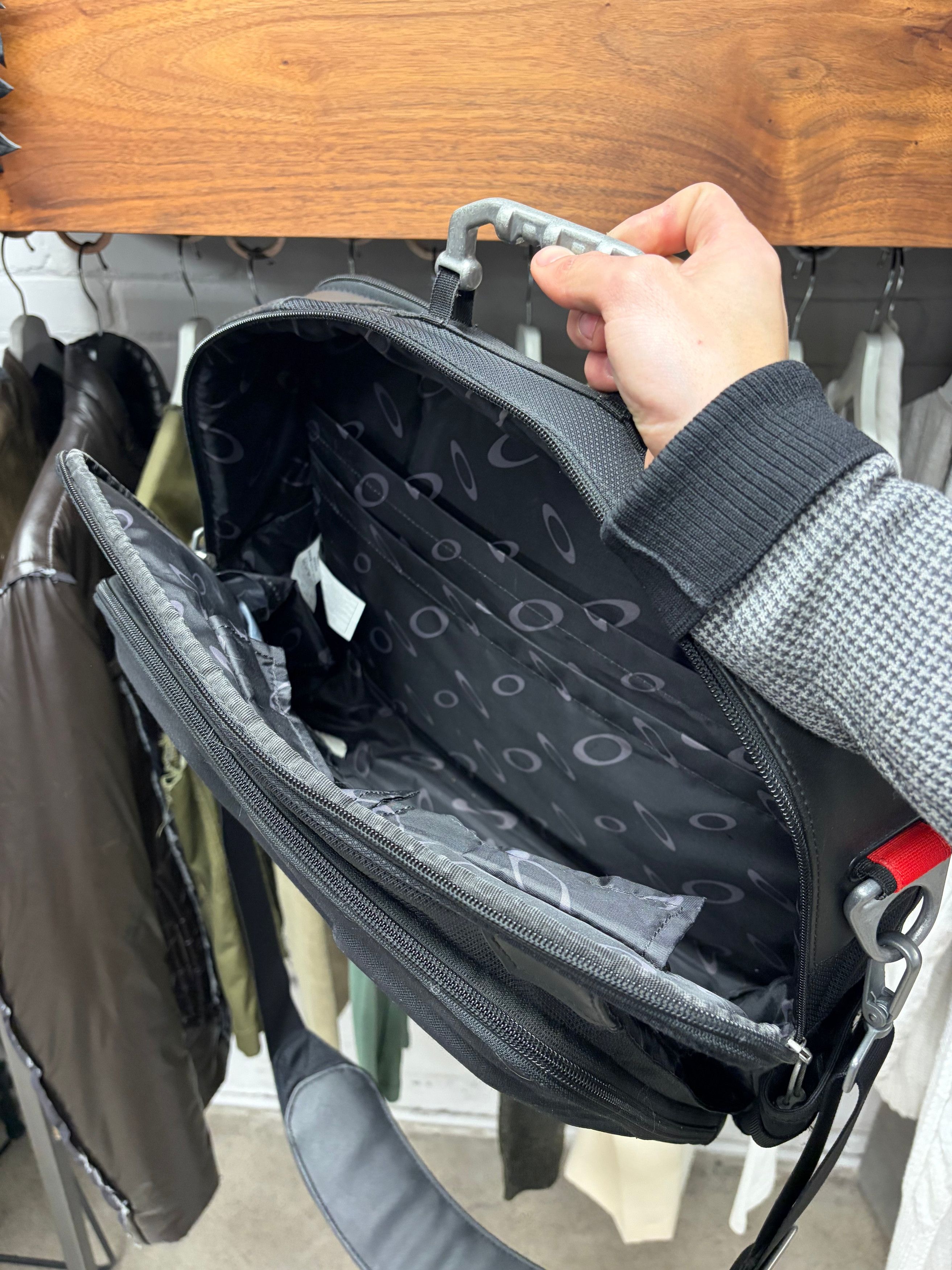 Oakley 2000s Oakley ‘92606-001’ Technical Work-Briefcase Bag with Crossbody Strap Size ONE SIZE - 6 Thumbnail