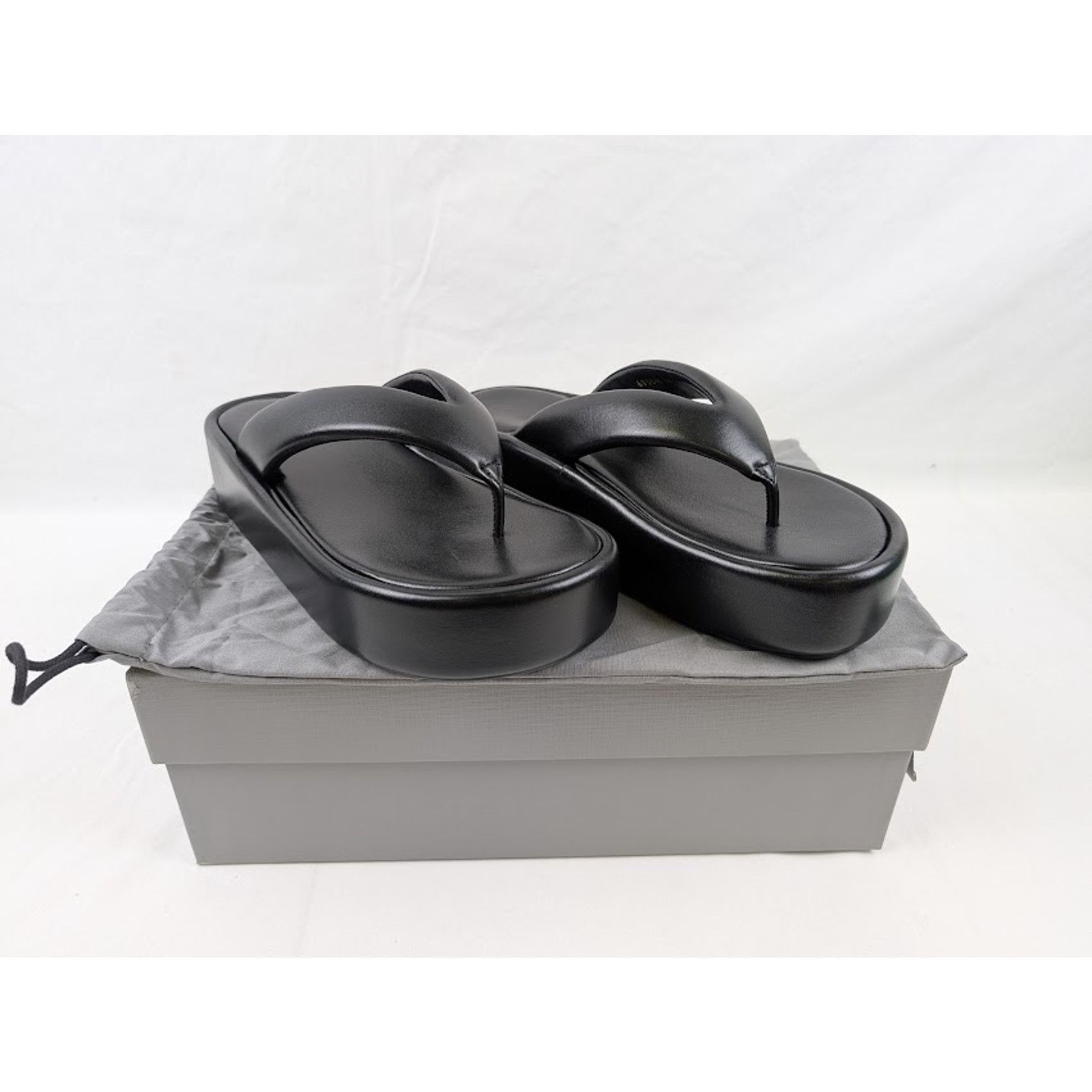 Balenciaga o1rshd1 Smooth Nappa/ Logo Slides in Black/White 38 Size US 8 / IT 38 - 12 Thumbnail