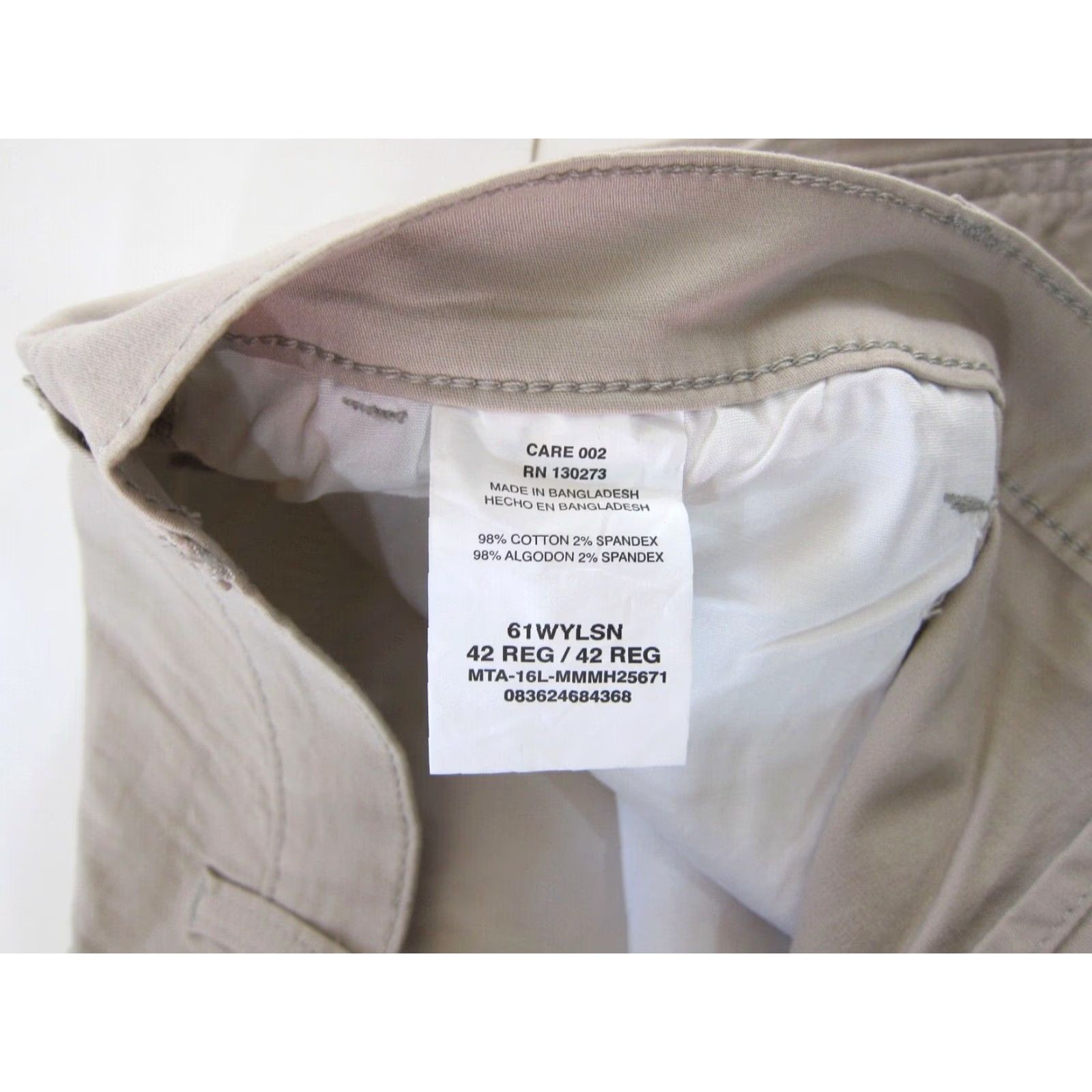 Wrangler NWT Wrangler 4-Way Flex Comfort Flat Front Pocket Cargo Chino Short Men 42 Reg Brown Cotton Cargo 42 Mens Shorts Size US 42 / EU 58 - 7 Thumbnail