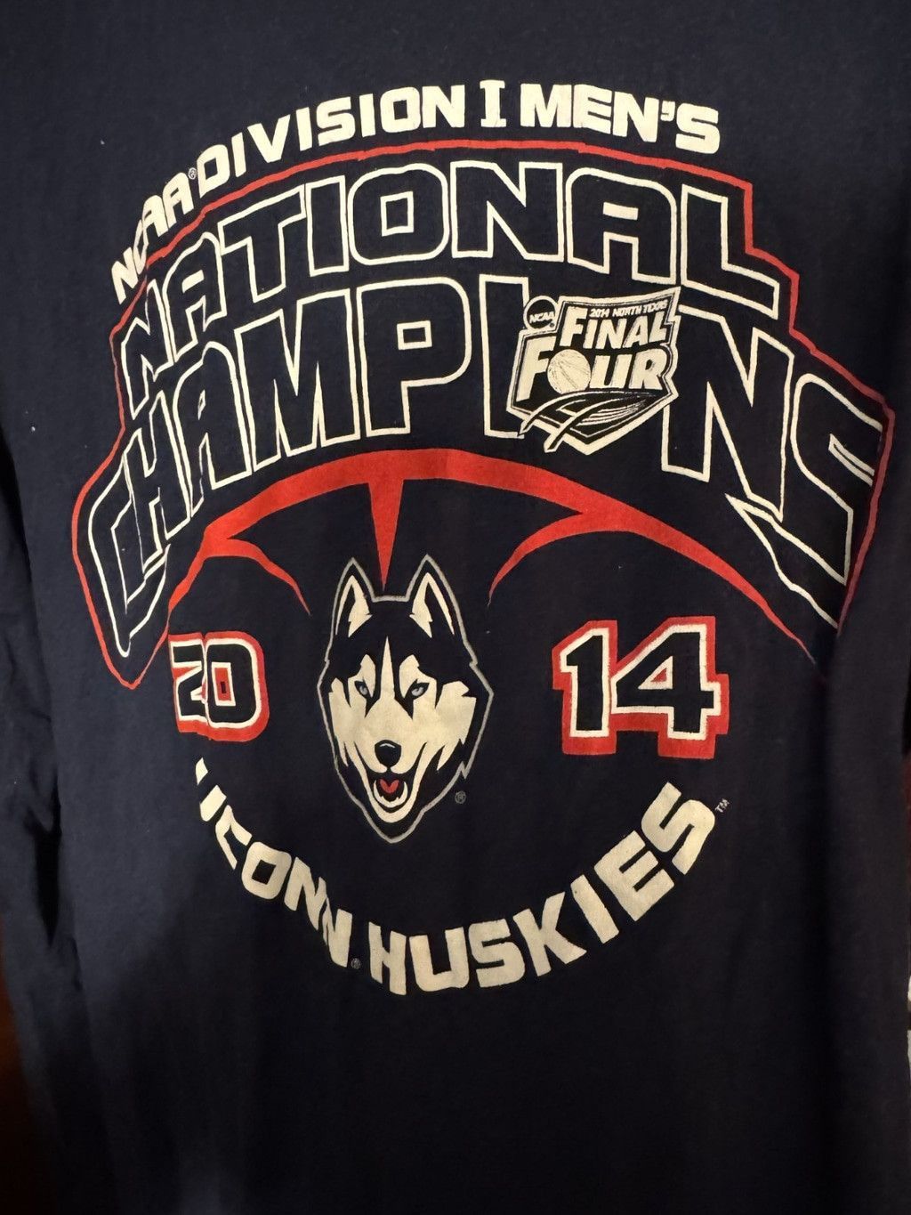 The Unbranded Brand UConn Huskies 2014 NCAA National Champs Tee Men XL Blue Size US XL / EU 56 / 4 - 4 Thumbnail