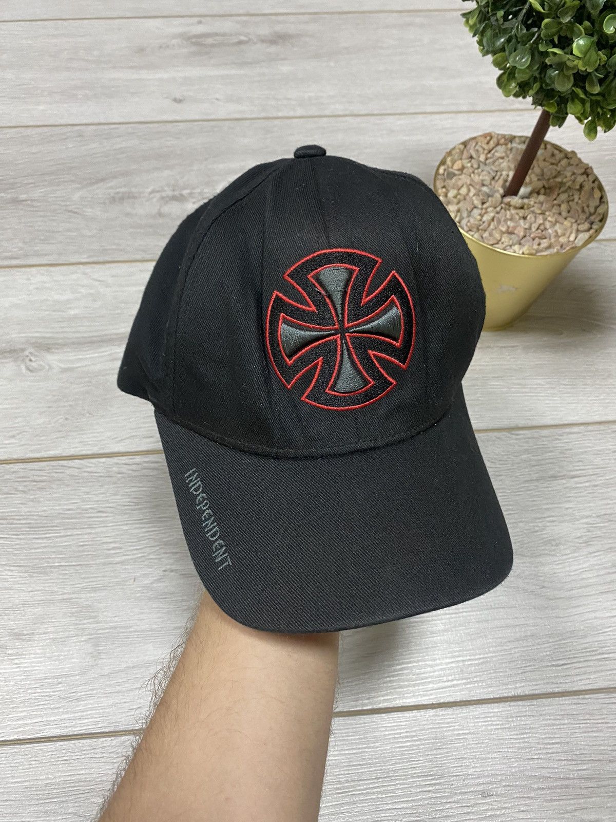 Independent Truck Co. × Vintage Independent Flex fit USA Cross 