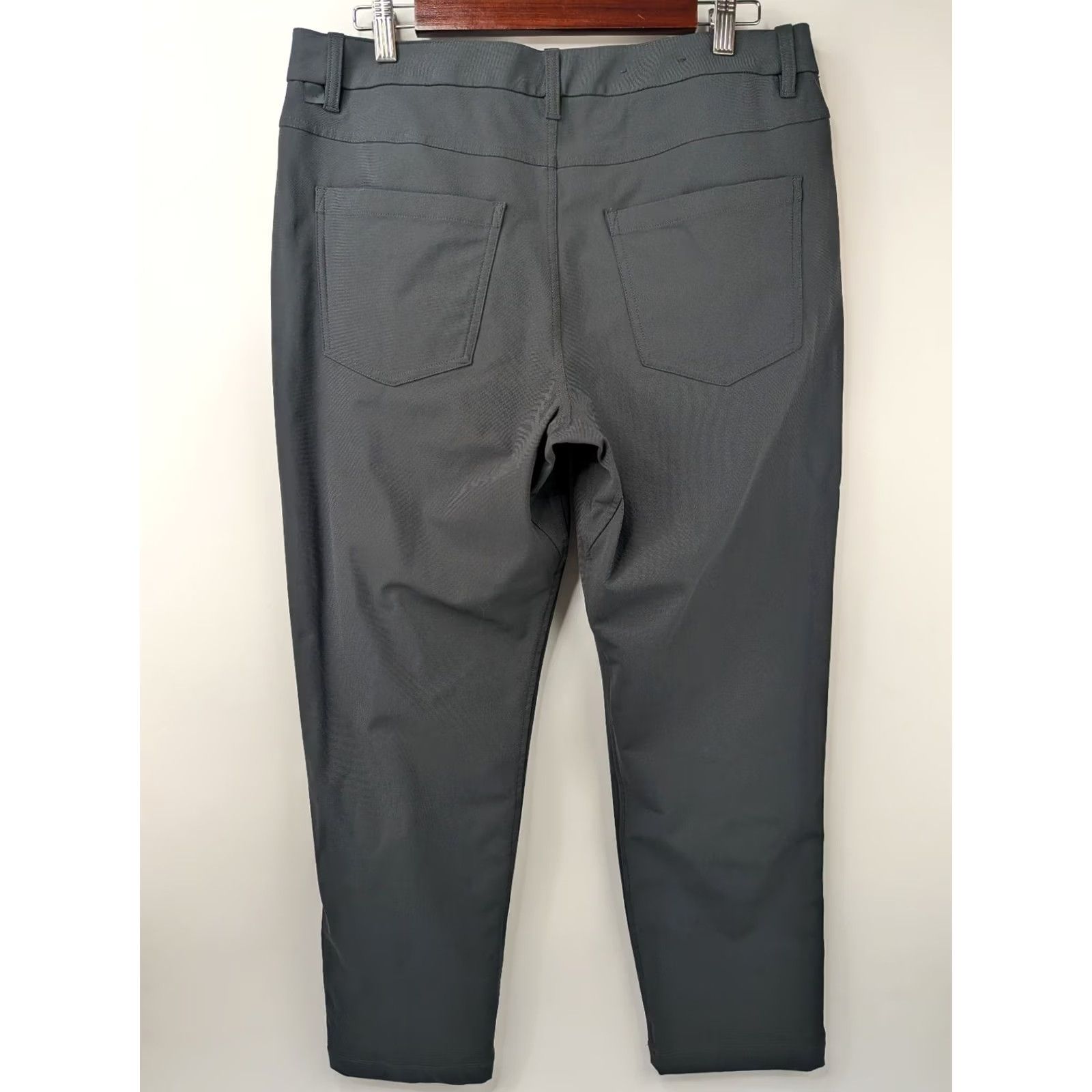Lululemon Lululemon Pants Men's 34 Gray Classic Fit 5 Pocket Warpstreme LM5AQHS ABDC Chino Tapered Size US 34 / EU 50 - 4 Thumbnail