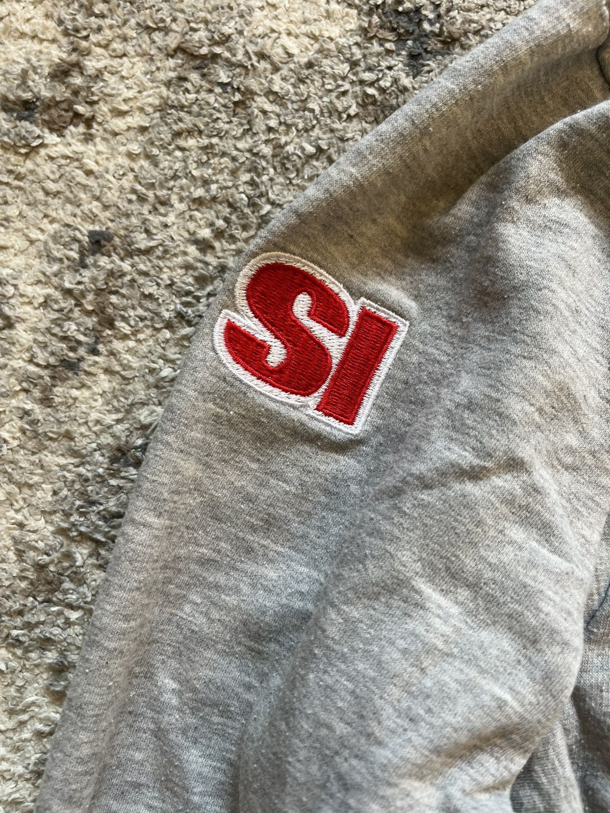 Dunbrooke Sports Illustrated NE Patriots Light Grey Hoodie Youth Large Size US L / EU 52-54 / 3 - 4 Thumbnail