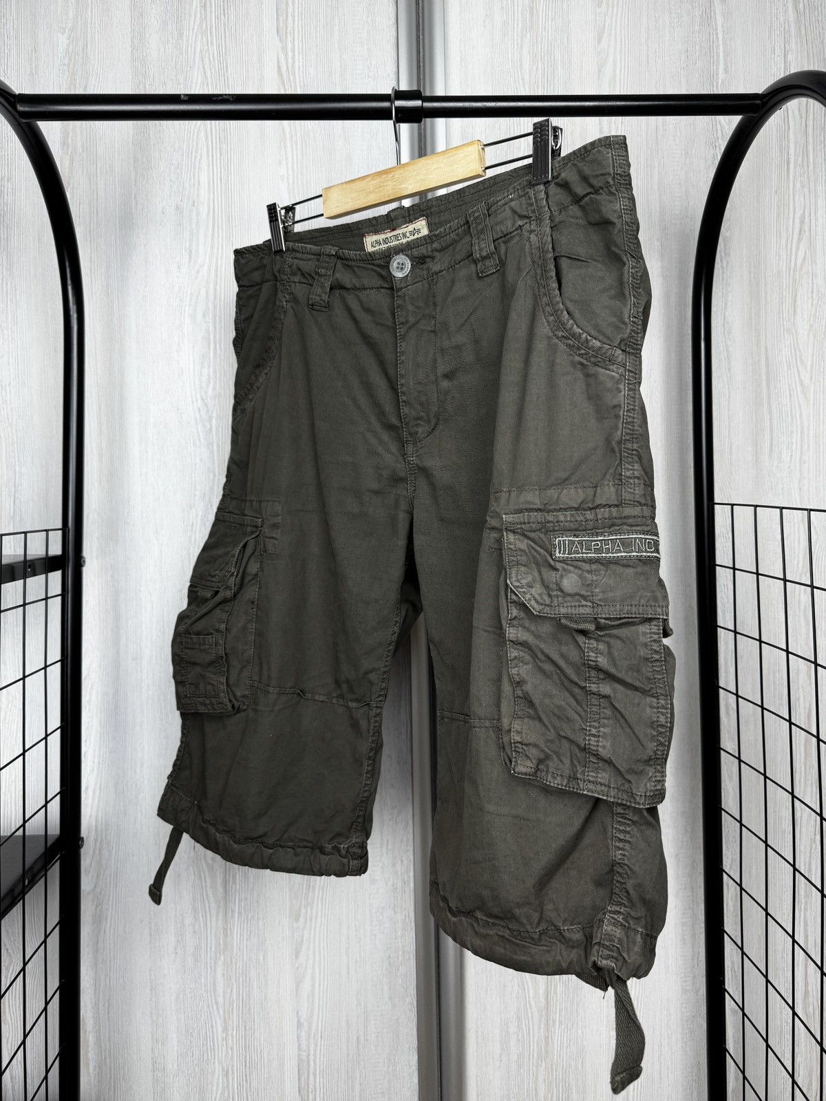 Alpha Industries Alpha Industries Khaki Green Cargo shorts size 33 Size US 33 - 6 Thumbnail