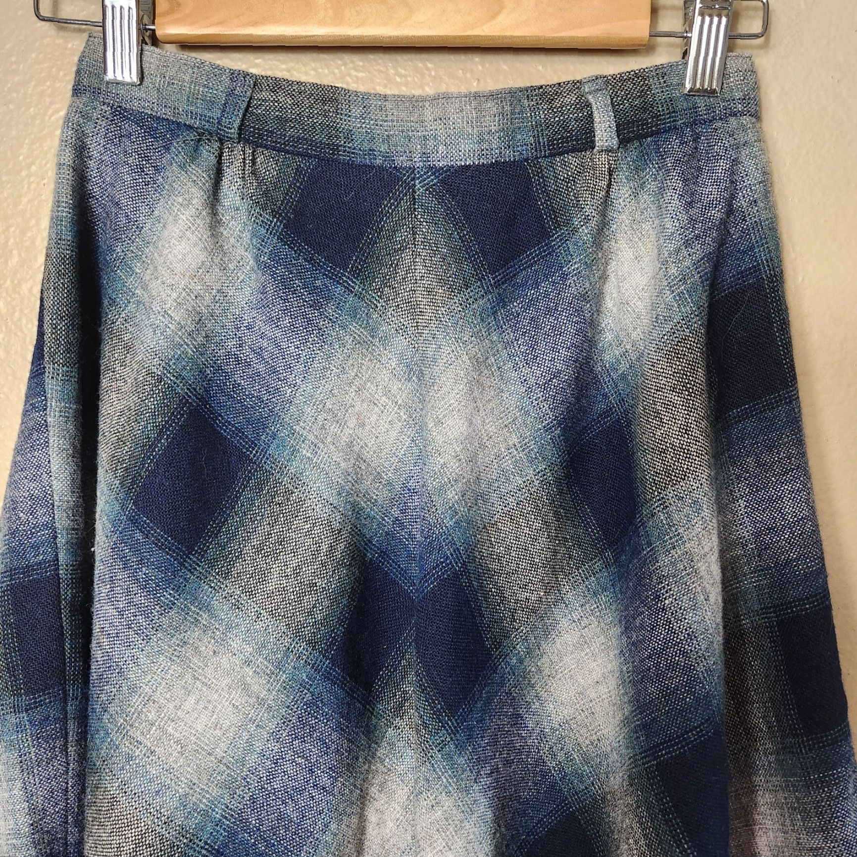 Vintage VINTAGE Panther Skirt Womens Midi Full Wool/Trevira Polyester Blend 80s Plaid High Rise Zip Lined Flare XS Blue Patttern? Size 26" / US 2 / IT 38 - 2 Thumbnail