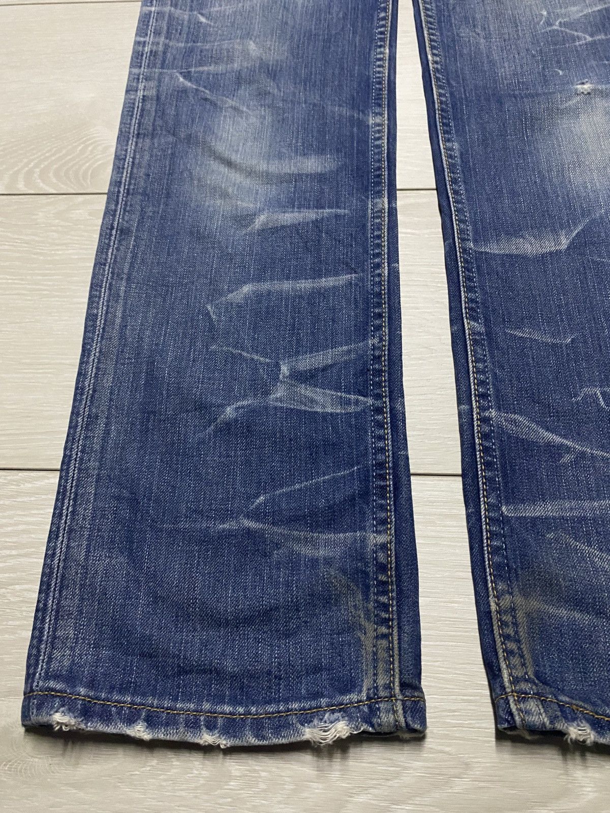 Levi's Vintage Levis 501 Blue Wash Distressed ButtonFly Jeans Size US 28 / EU 44 - 7 Thumbnail