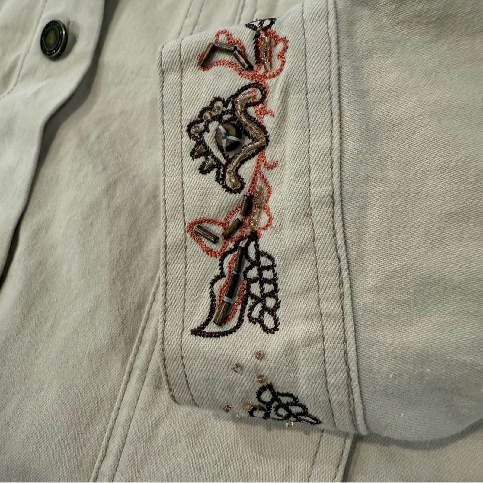 Denim & Co. Denim & Co Embroidered Beaded Denim Trucker Jacket Womens XL Size XL / US 12-14 / IT 48-50 - 4 Thumbnail