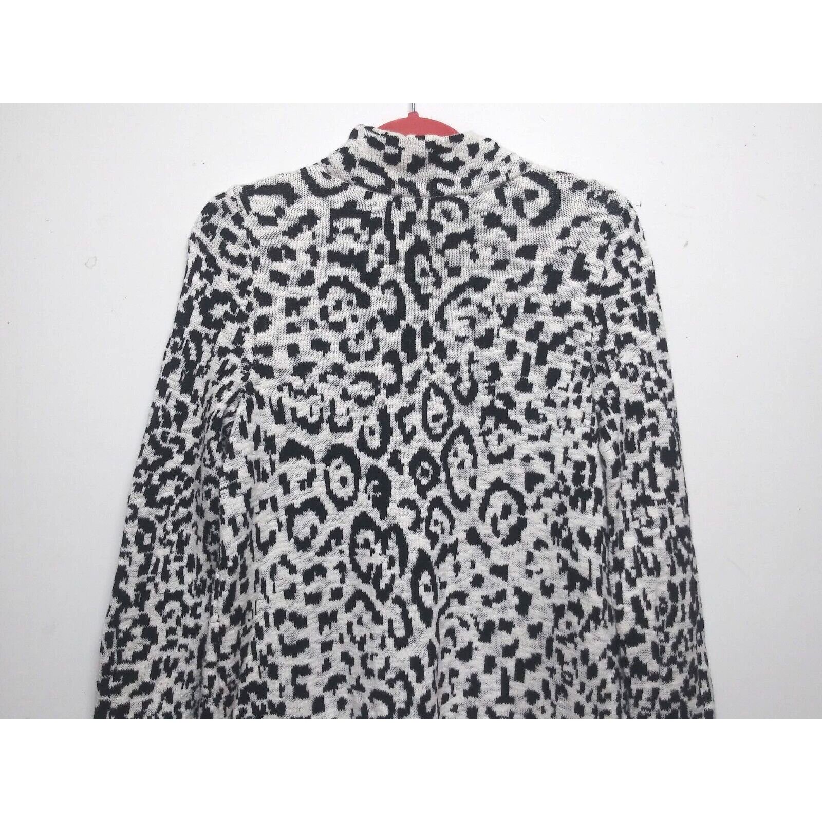 Designer Chico's sweater Leopard pattern white black Sz L/XL Size XL / US 12-14 / IT 48-50 - 5 Thumbnail