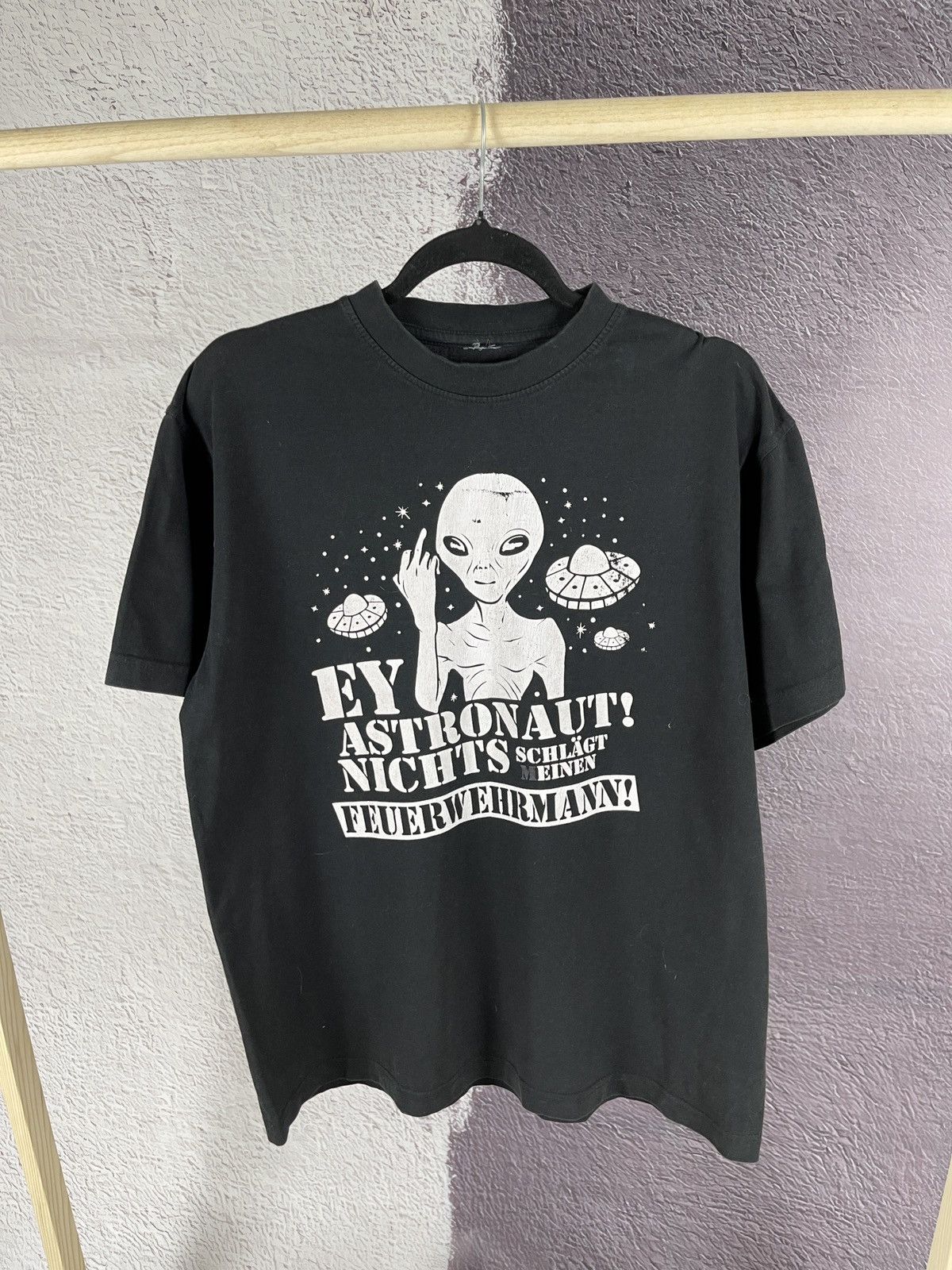 Other EY Astronaut! Nichts Alien vintage short sleeve tee shirt Size US L / EU 52-54 / 3 - 1 Thumbnail