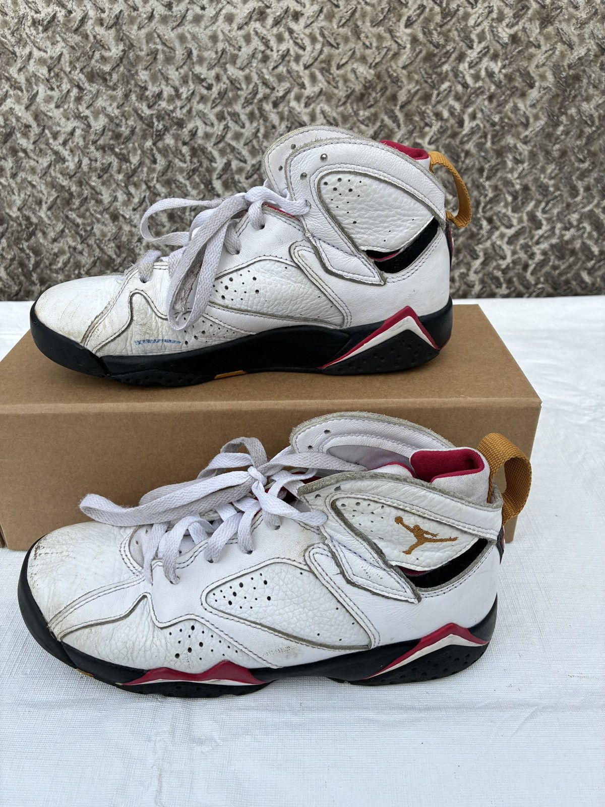 Jordan Brand Size 5.5Y Air Jordan 7 Retro White/Cardinal GS DQ6040-106 Size US 5.5 / EU 38 - 2 Thumbnail