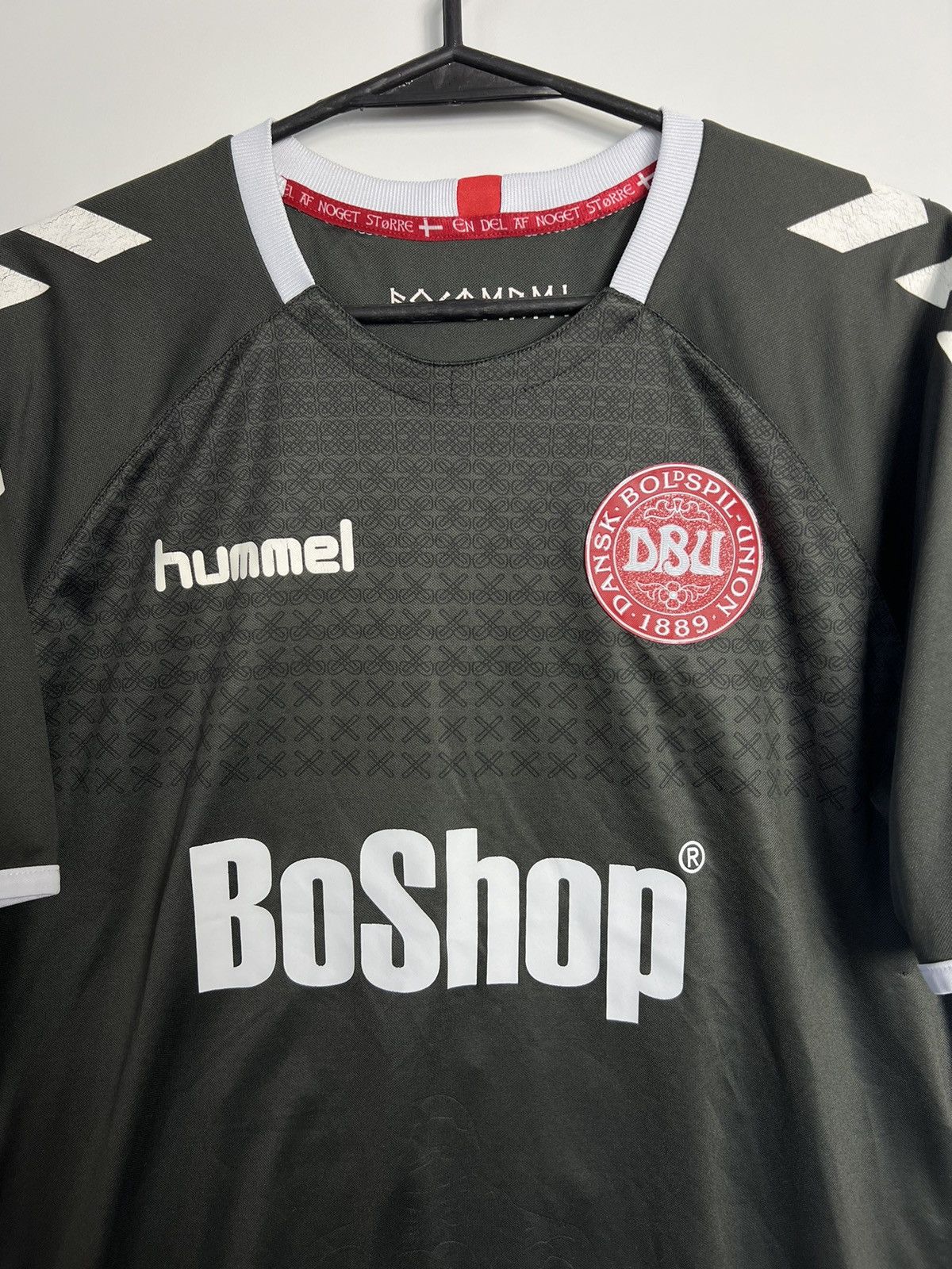 Hummel Hummel Denmark 2016/2016 Soccer Jersey rare Size US M / EU 48-50 / 2 - 3 Thumbnail