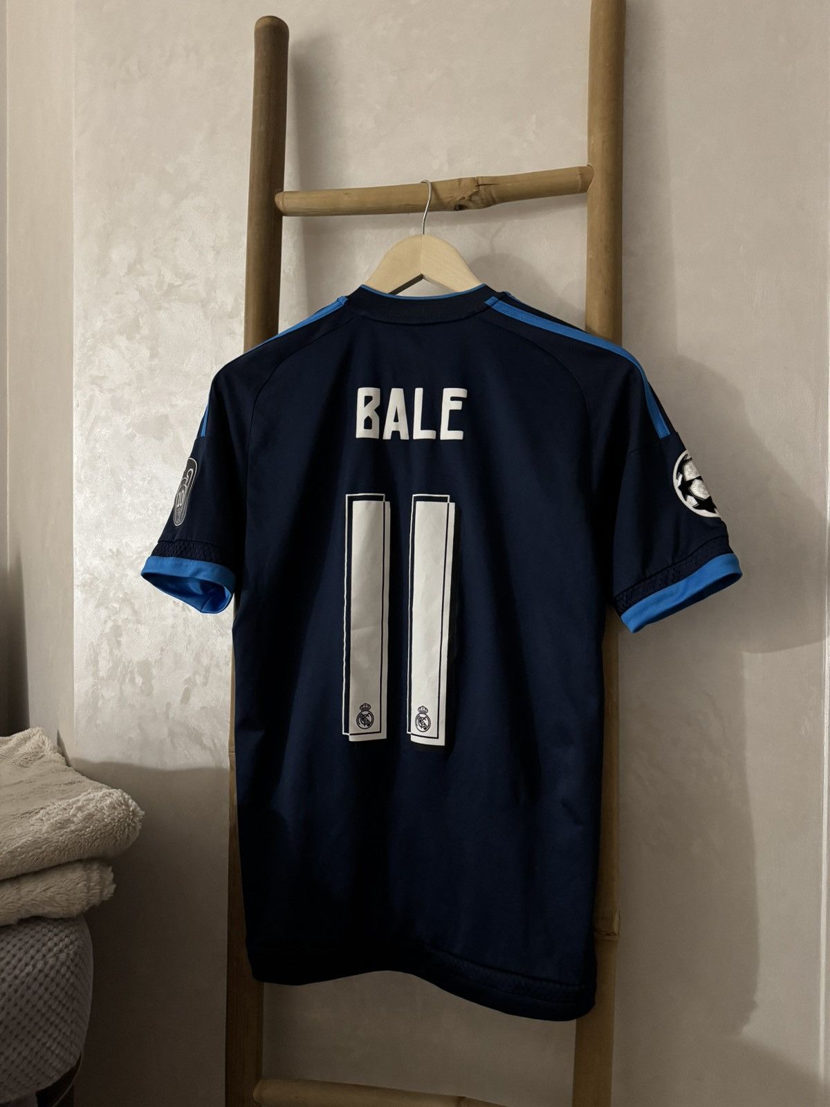 Adidas Adidas Real Madrid 2015 Gareth Bale 11 Third Jersey Size US S / EU 44-46 / 1 - 10 Thumbnail