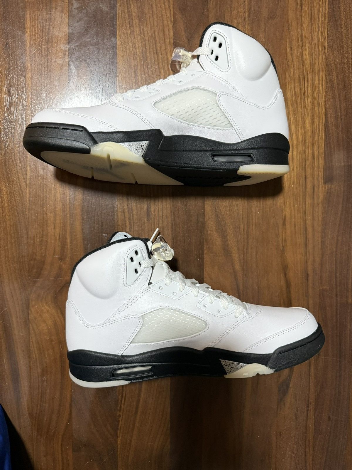 Jordan Brand Nike AIR JORDAN 5 RETRO WHITE AND BLACK (DD0587-110) Size 11 Size US 11 / EU 44 - 3 Thumbnail
