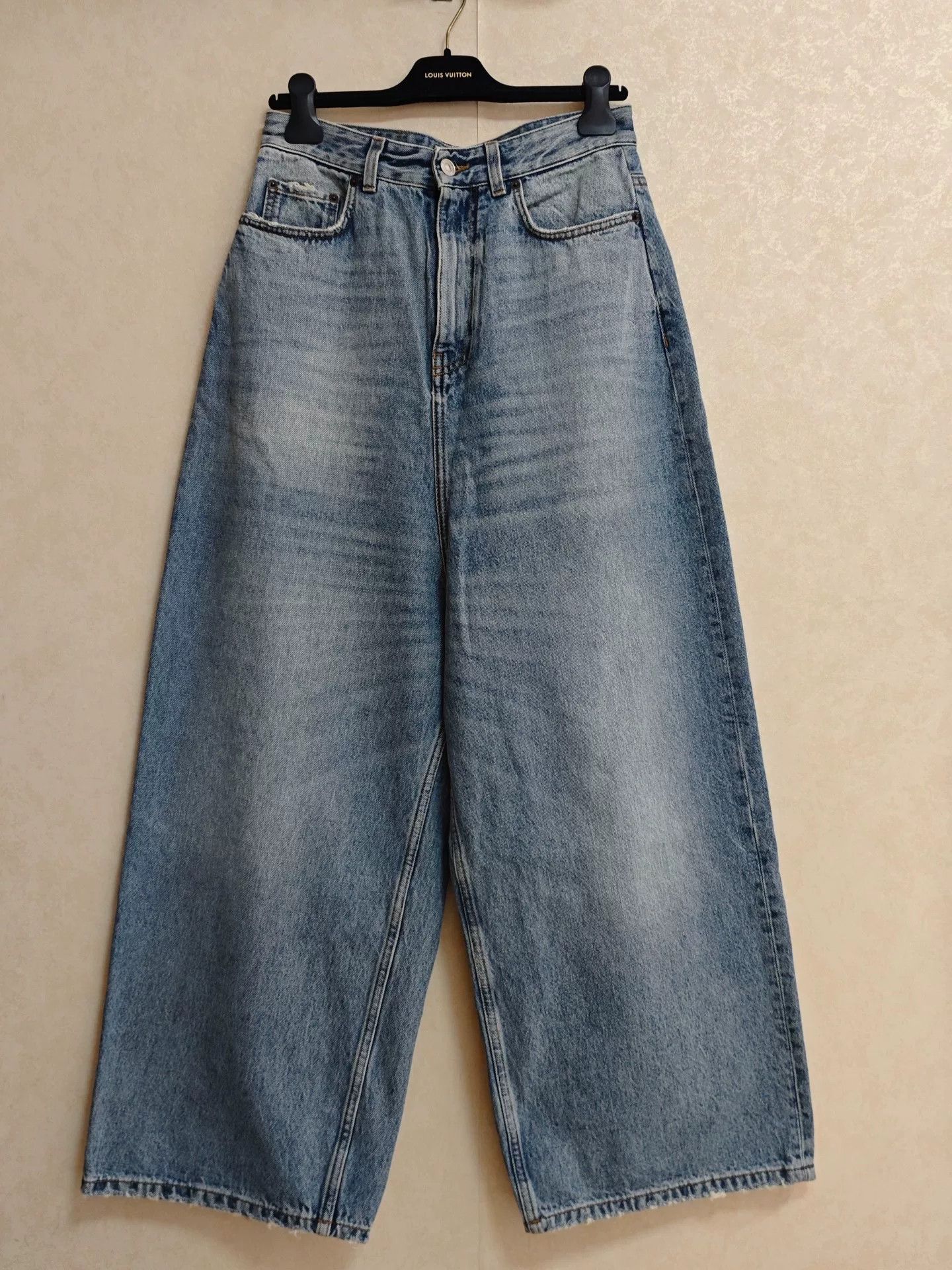 Balenciaga Balenciaga Show Washed Loose Jeans Size 25" / US 0 / IT 36 - 1 Thumbnail