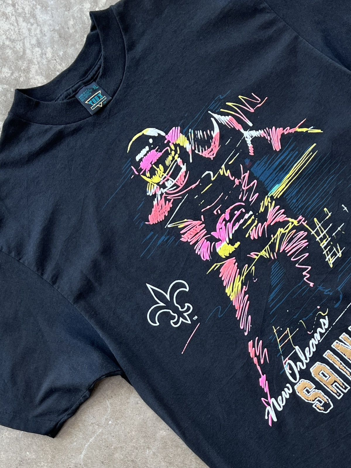 NFL Vintage 90s NFL Neon New Orleans Saints Single Stitch Tee XL Size US XL / EU 56 / 4 - 1 Thumbnail