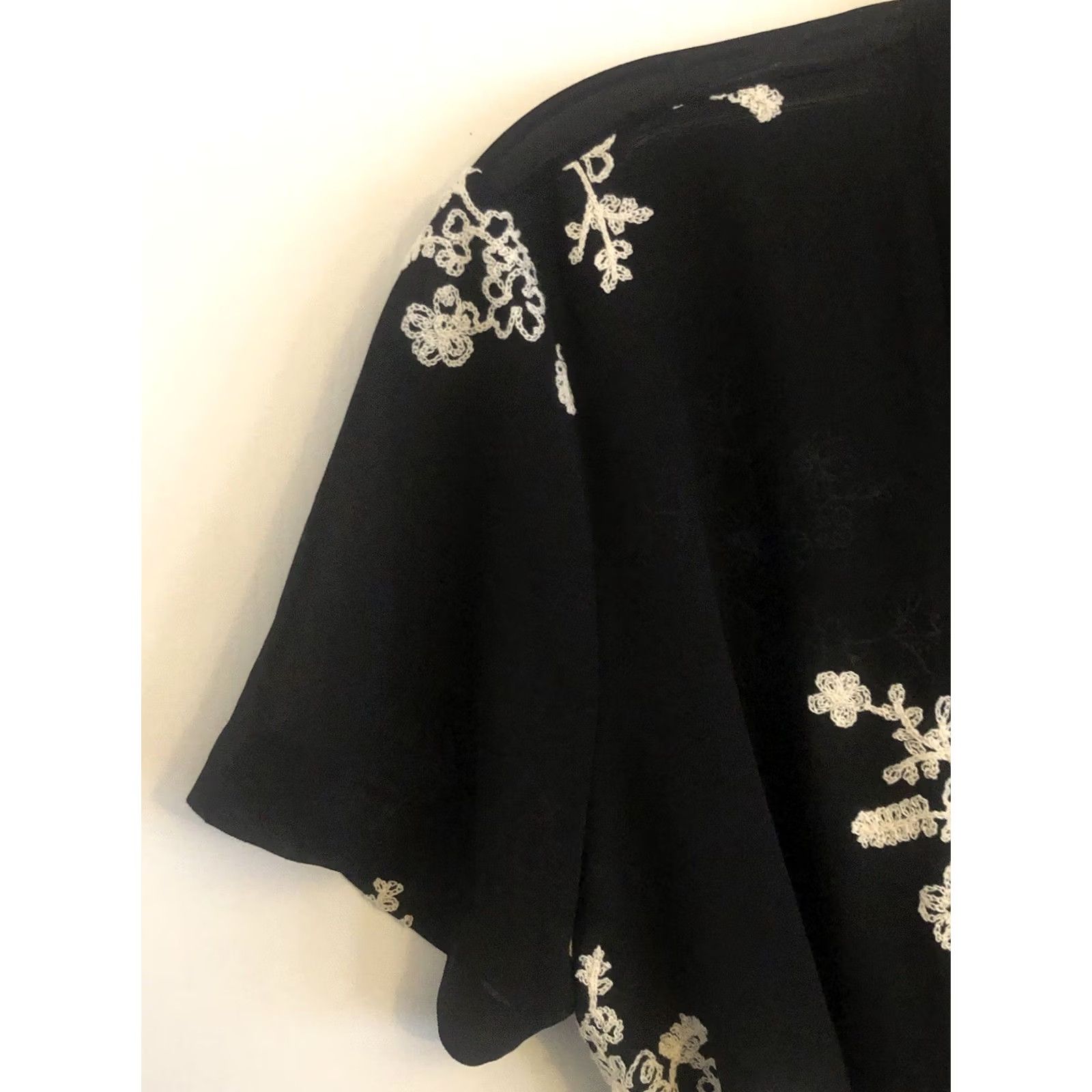 Vintage ORTTU Star Neck Belted Sheer Cardigan Men’s Medium Black w/Ivory Floral Accents Size US M / EU 48-50 / 2 - 2 Thumbnail