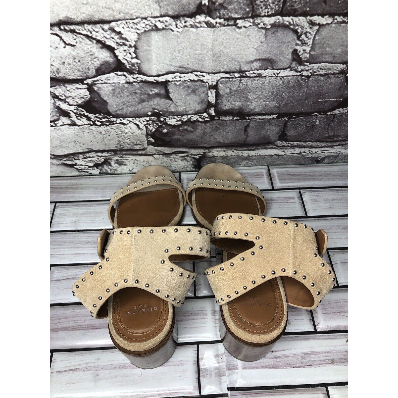 Givenchy Givenchy Beige Suede Leather Elegant Heel Studded Sandals Wo Size US 7.5 / IT 37.5 - 5 Thumbnail