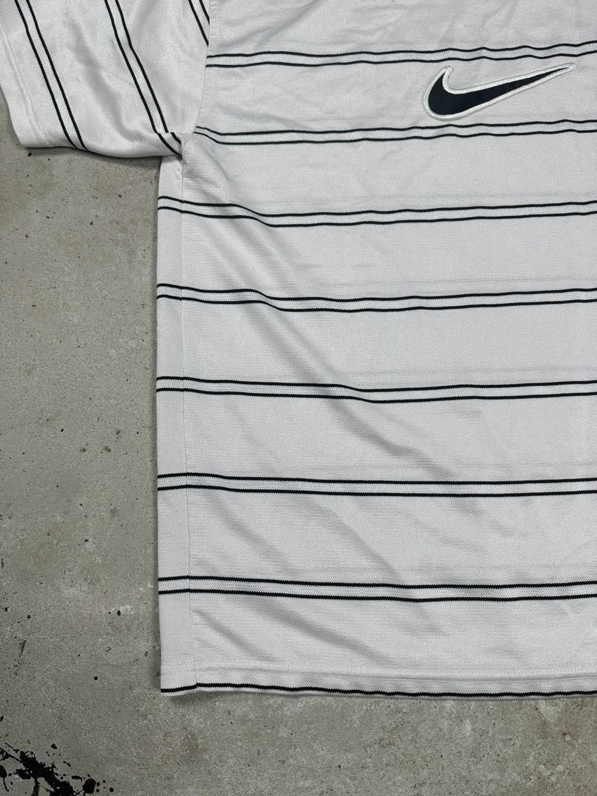 Nike Vintage 90s Nike Striped Center Swoosh Logo Tee White Size US M / EU 48-50 / 2 - 4 Thumbnail